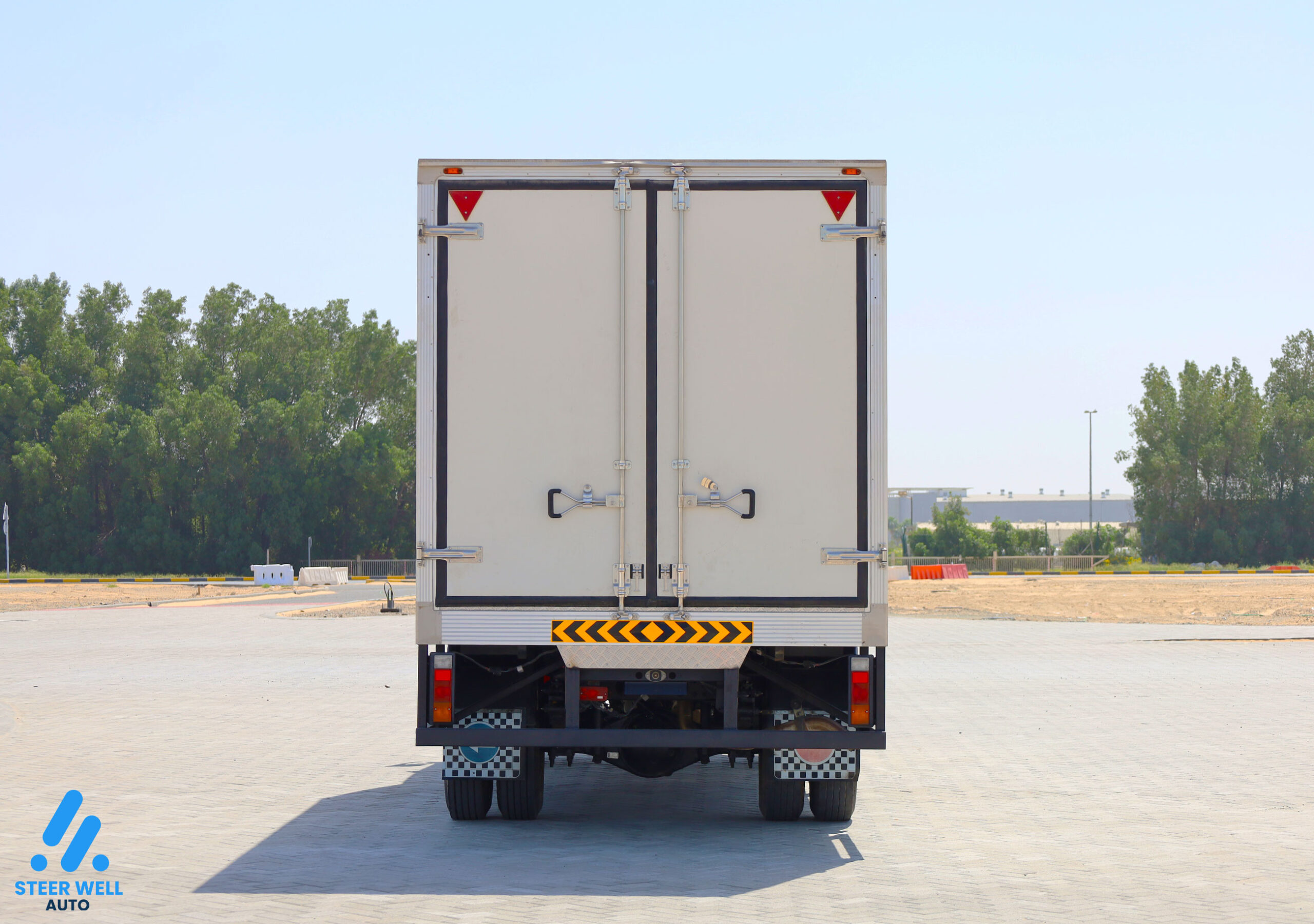 Chiller Dry Box truck For Sale In UAE