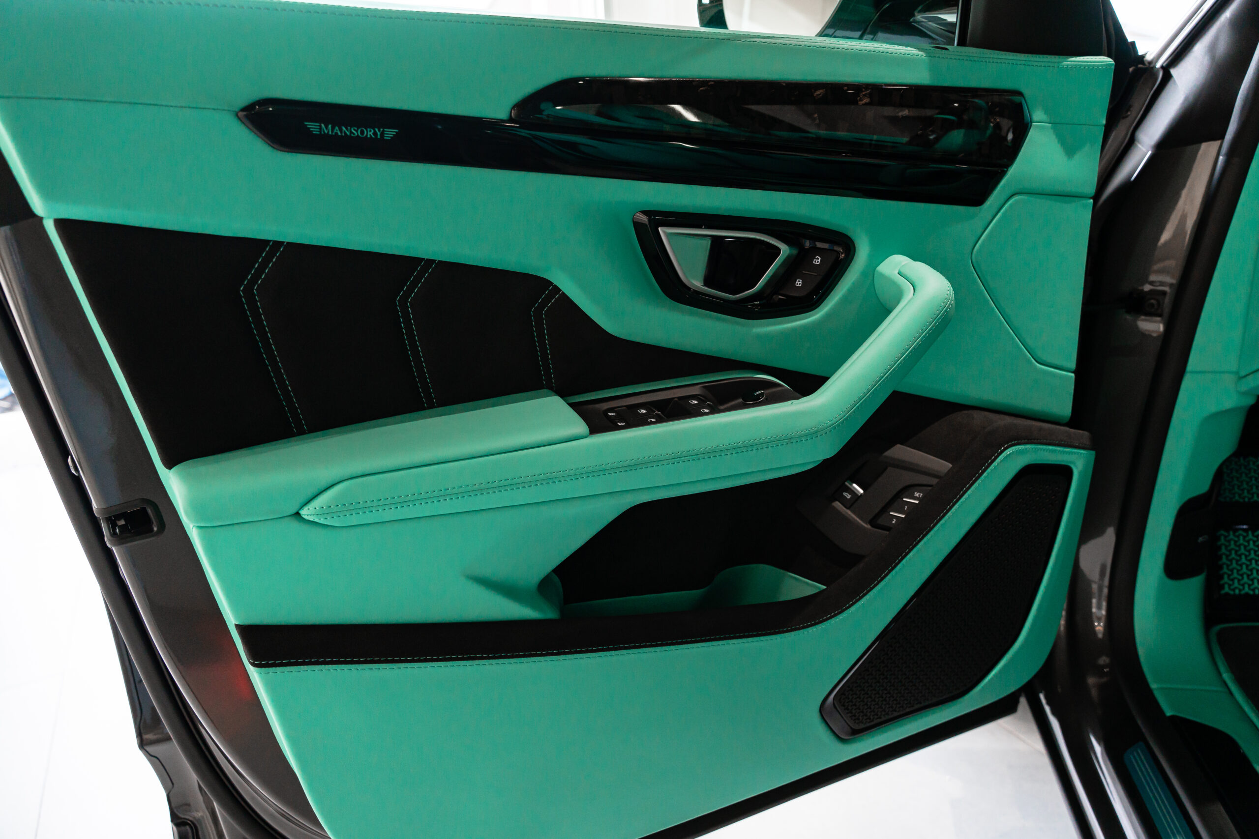 2023 Lamborghini Urus S