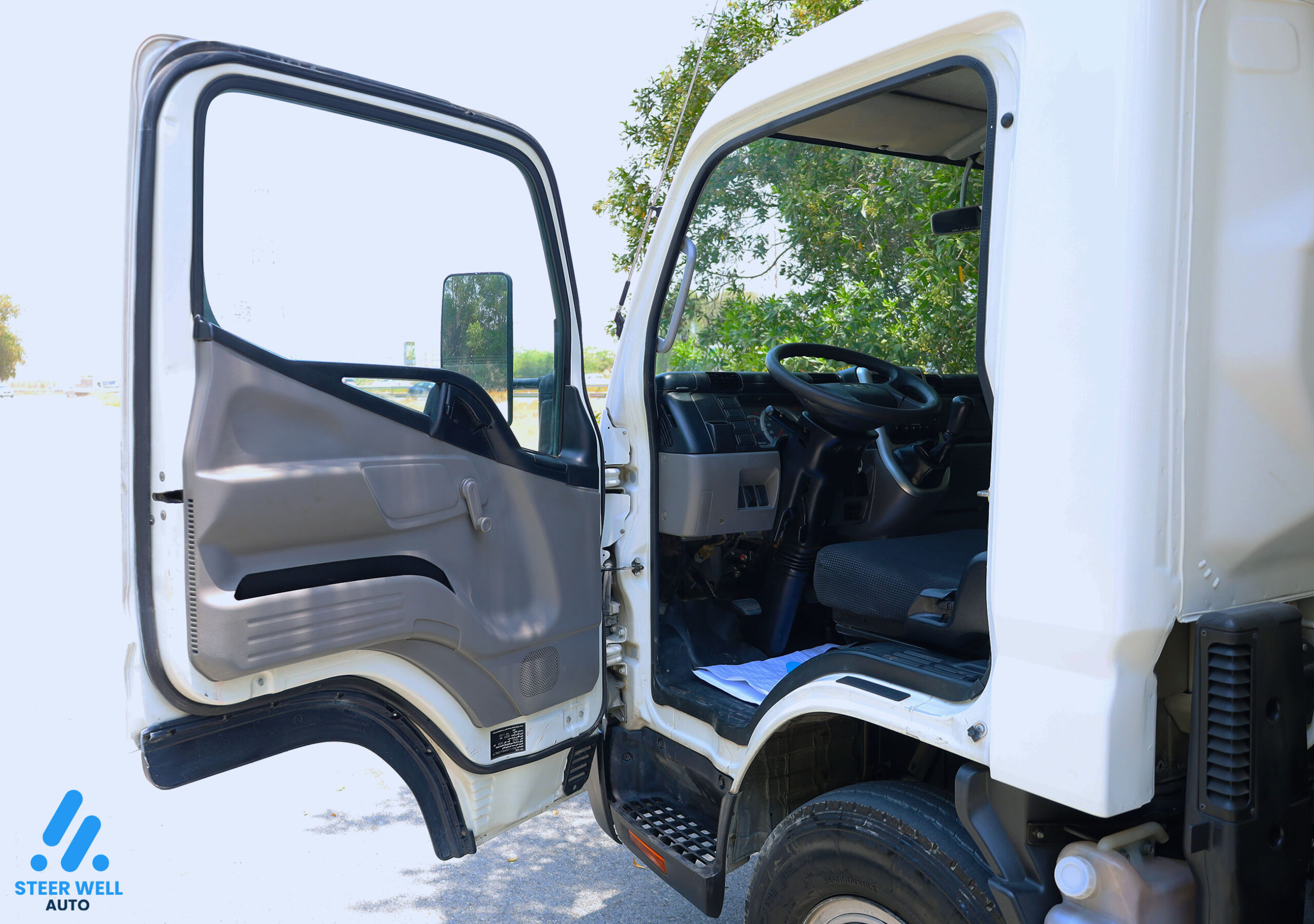 2017 Mitsubishi Canter Freezer Box Truck For Sale In UAE