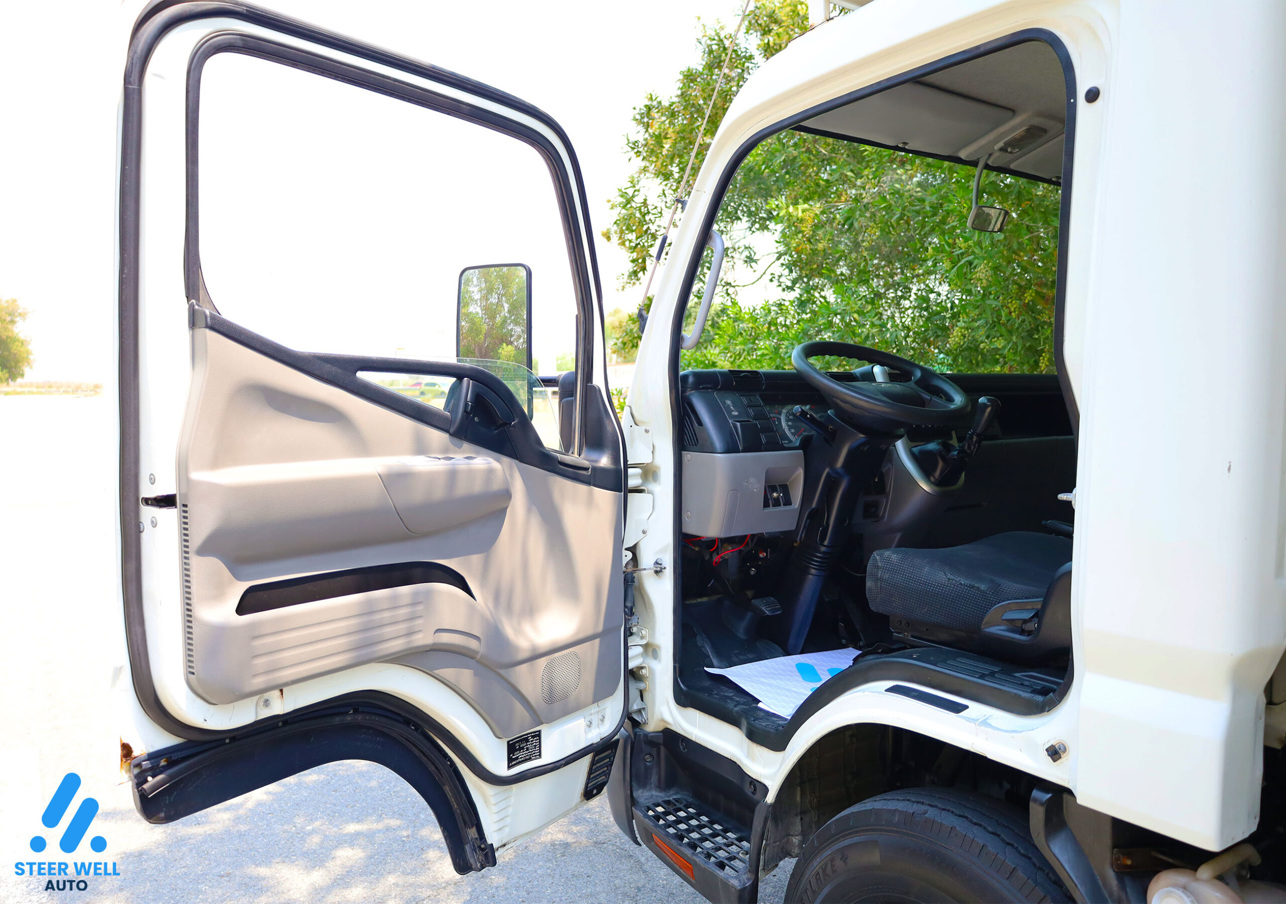 2017 Mitsubishi Canter Freezer Box – White