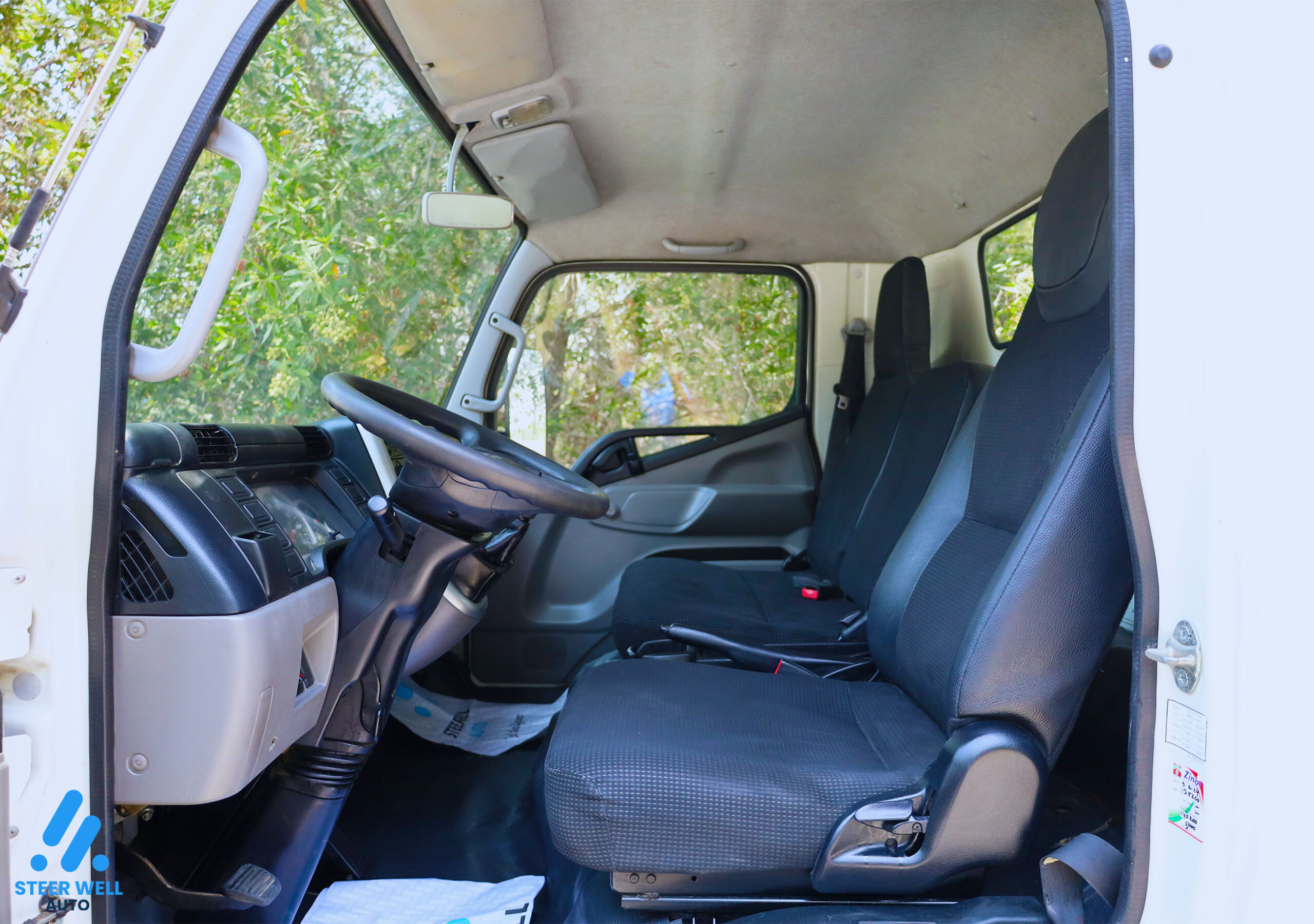 2017 Mitsubishi Canter Freezer Box Truck For Sale In UAE