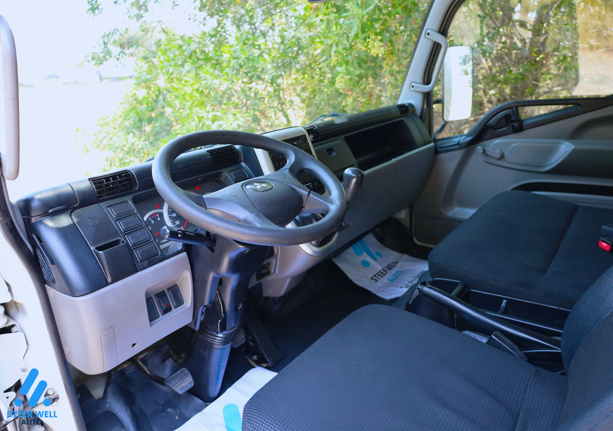 2017 Mitsubishi Canter Freezer Box Truck For Sale In UAE