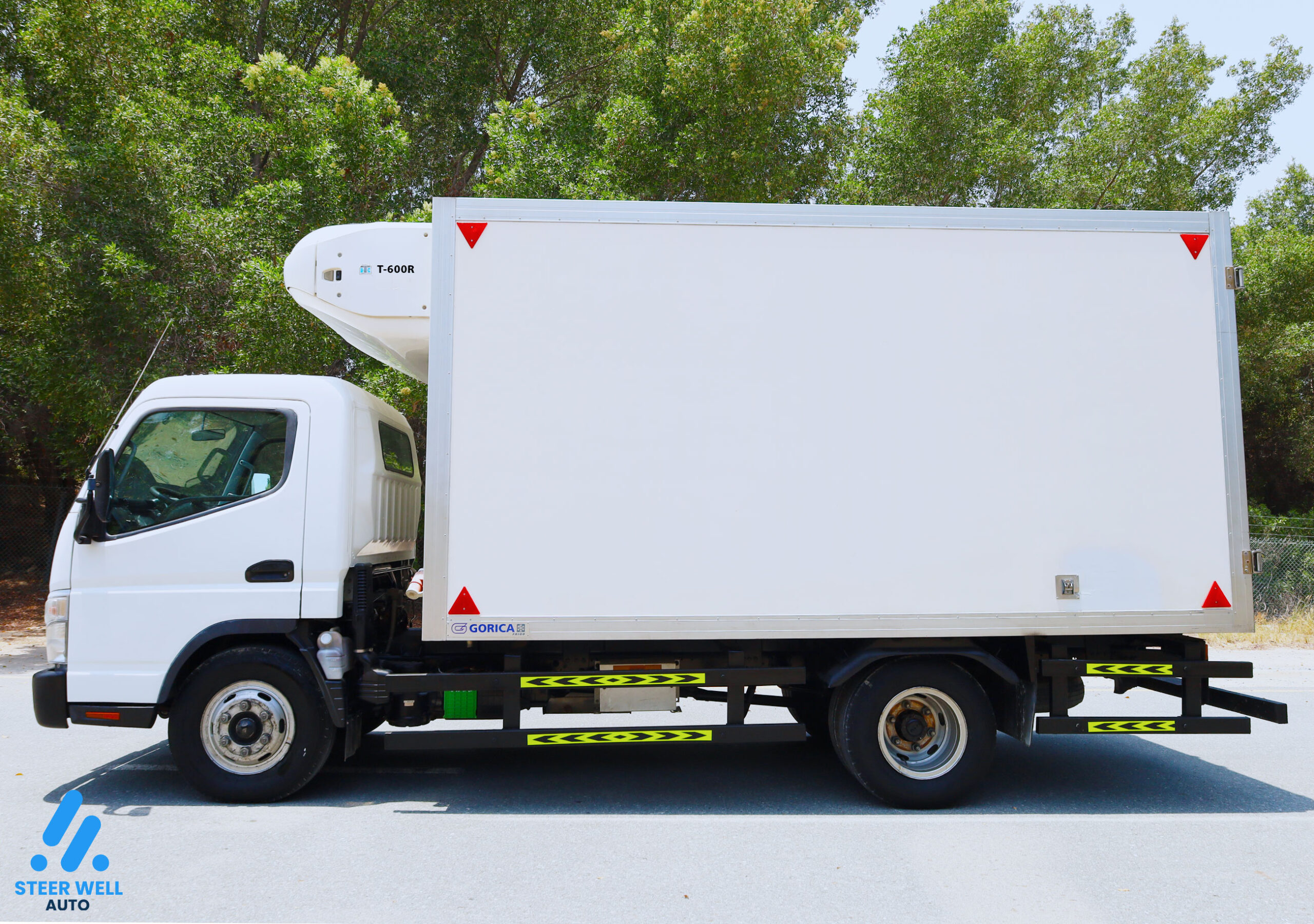 2017 Mitsubishi Canter Freezer Box Truck For Sale In UAE