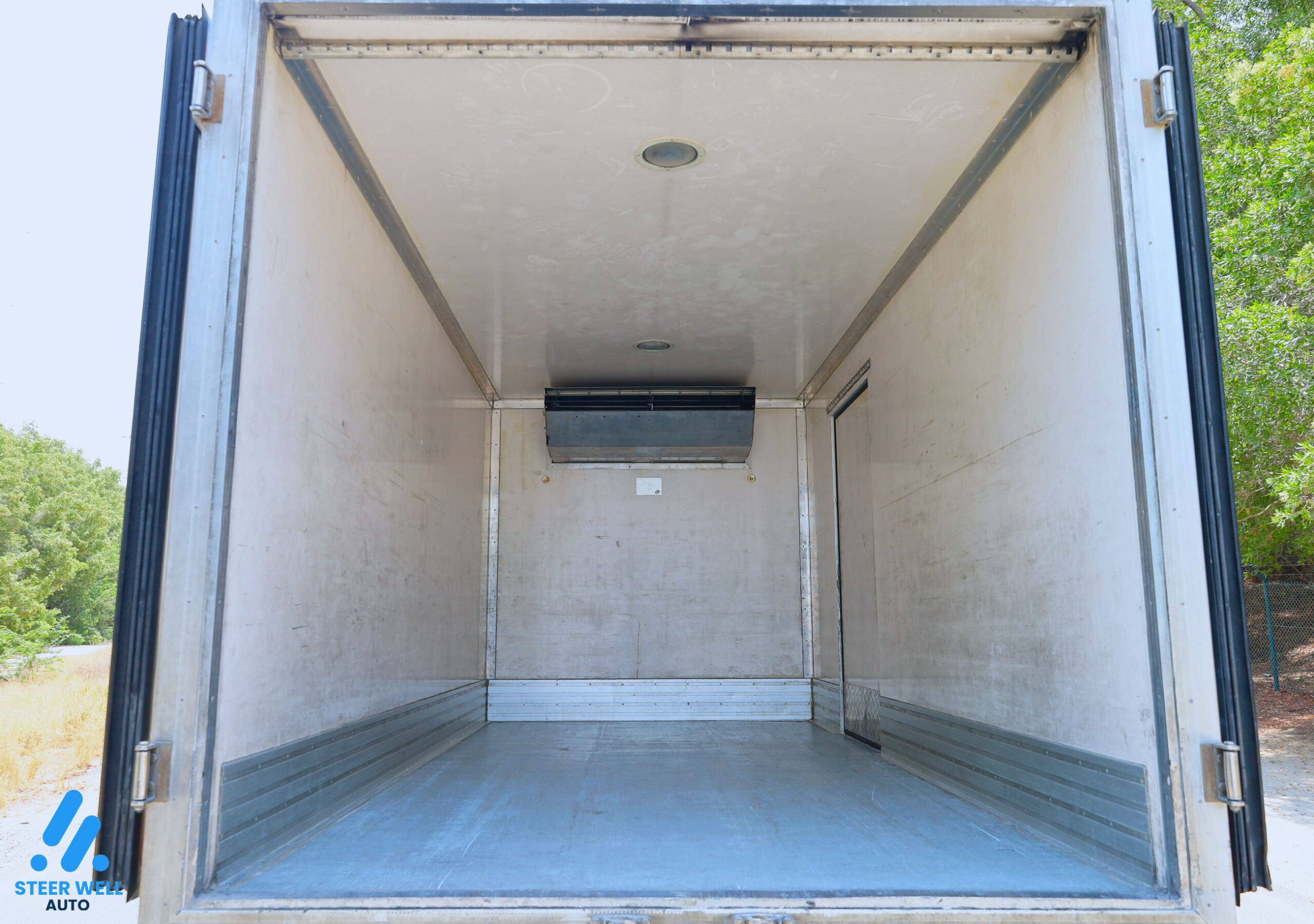 2017 Mitsubishi Canter Freezer Box Truck For Sale In UAE