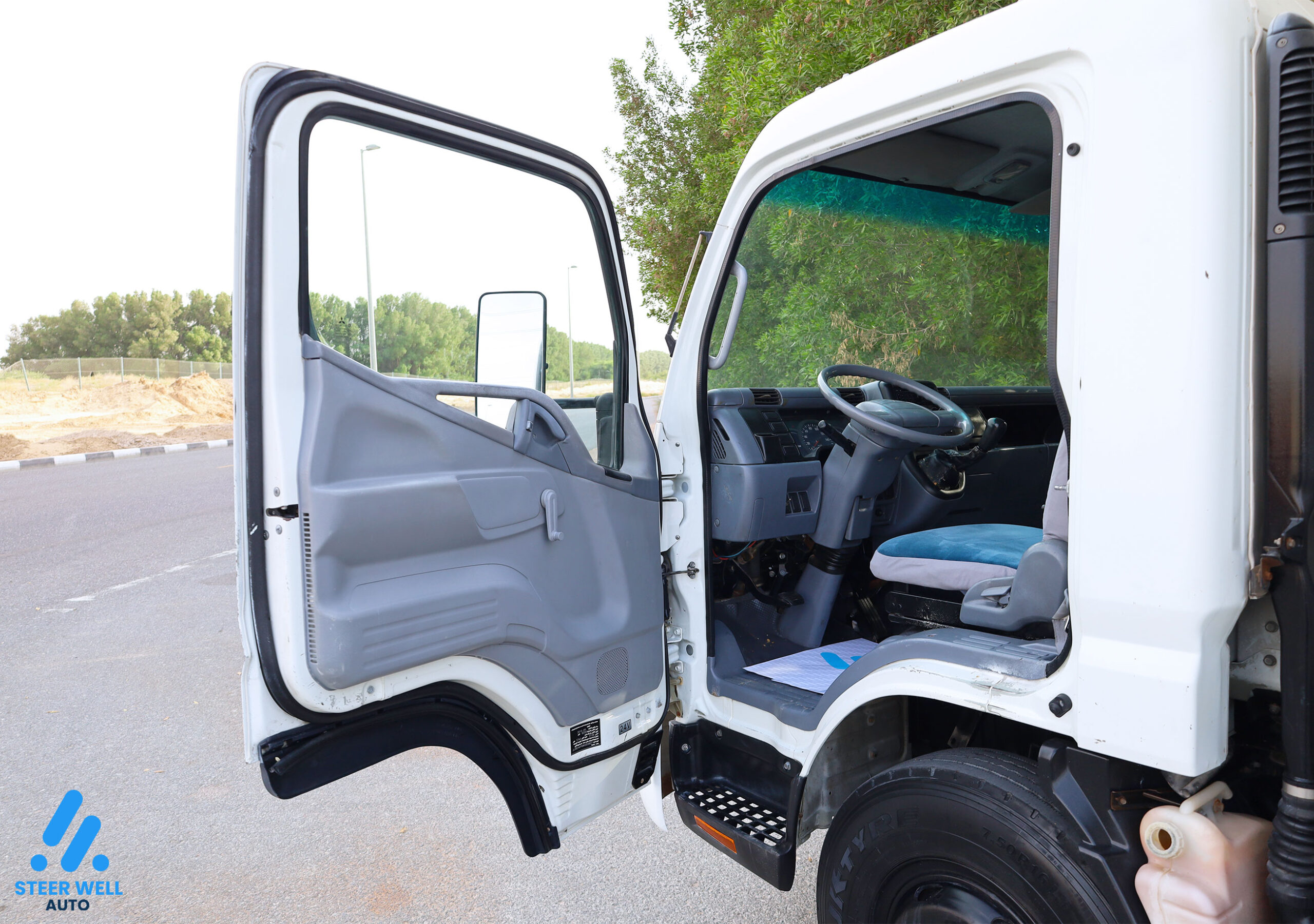 2011 Mitsubishi Canter Freezer Box