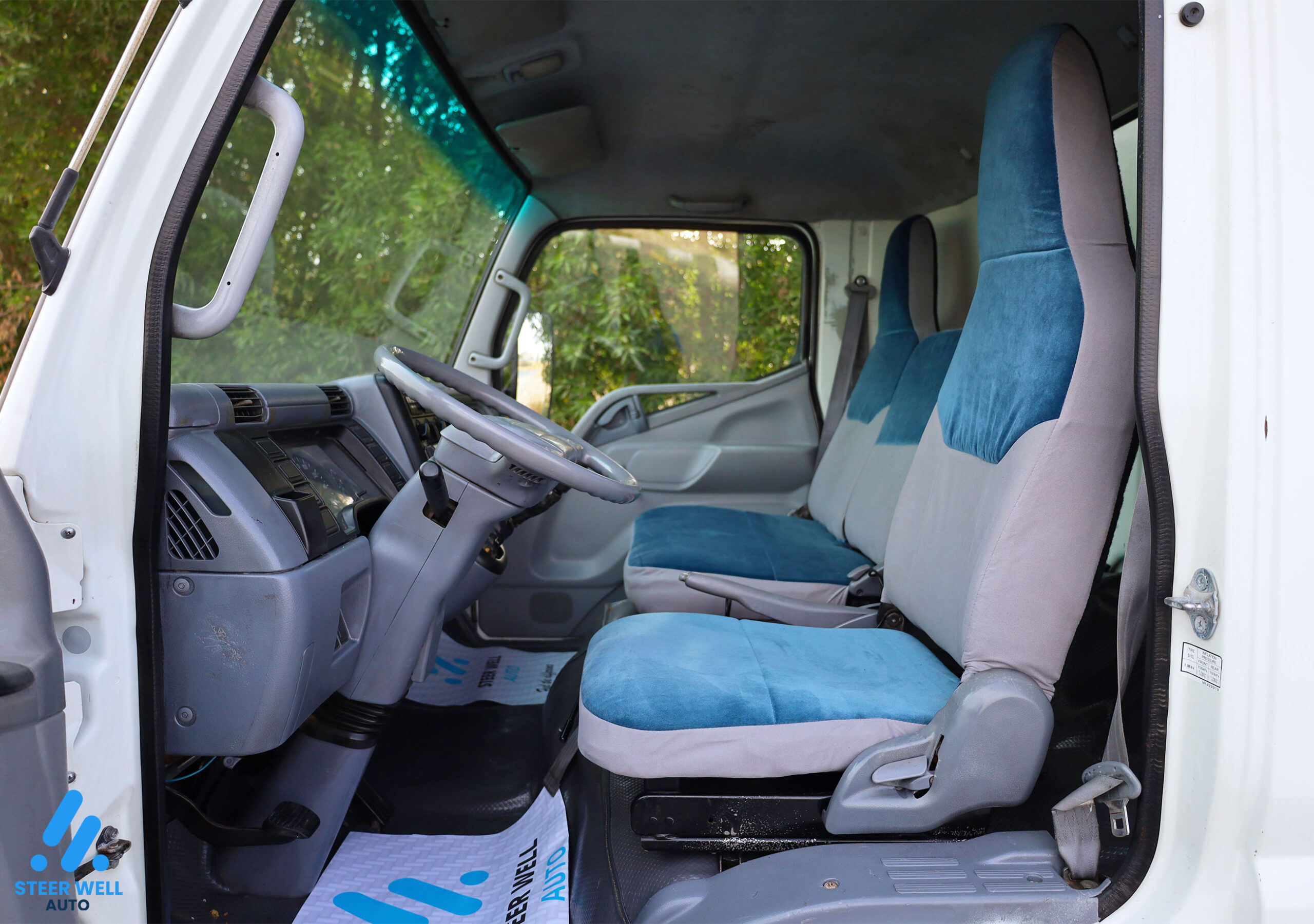 2011 Mitsubishi Canter Freezer Box