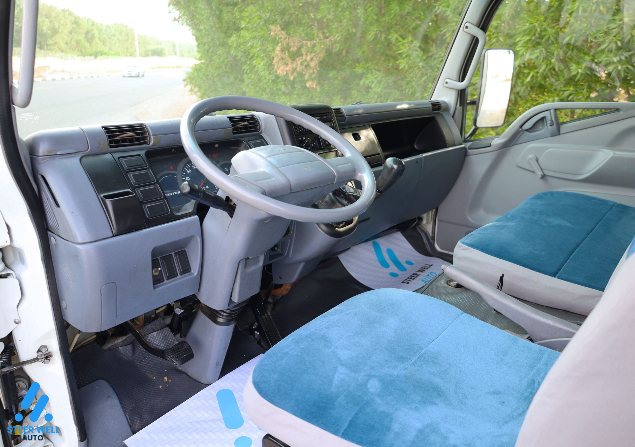 2011 Mitsubishi Canter Freezer Box