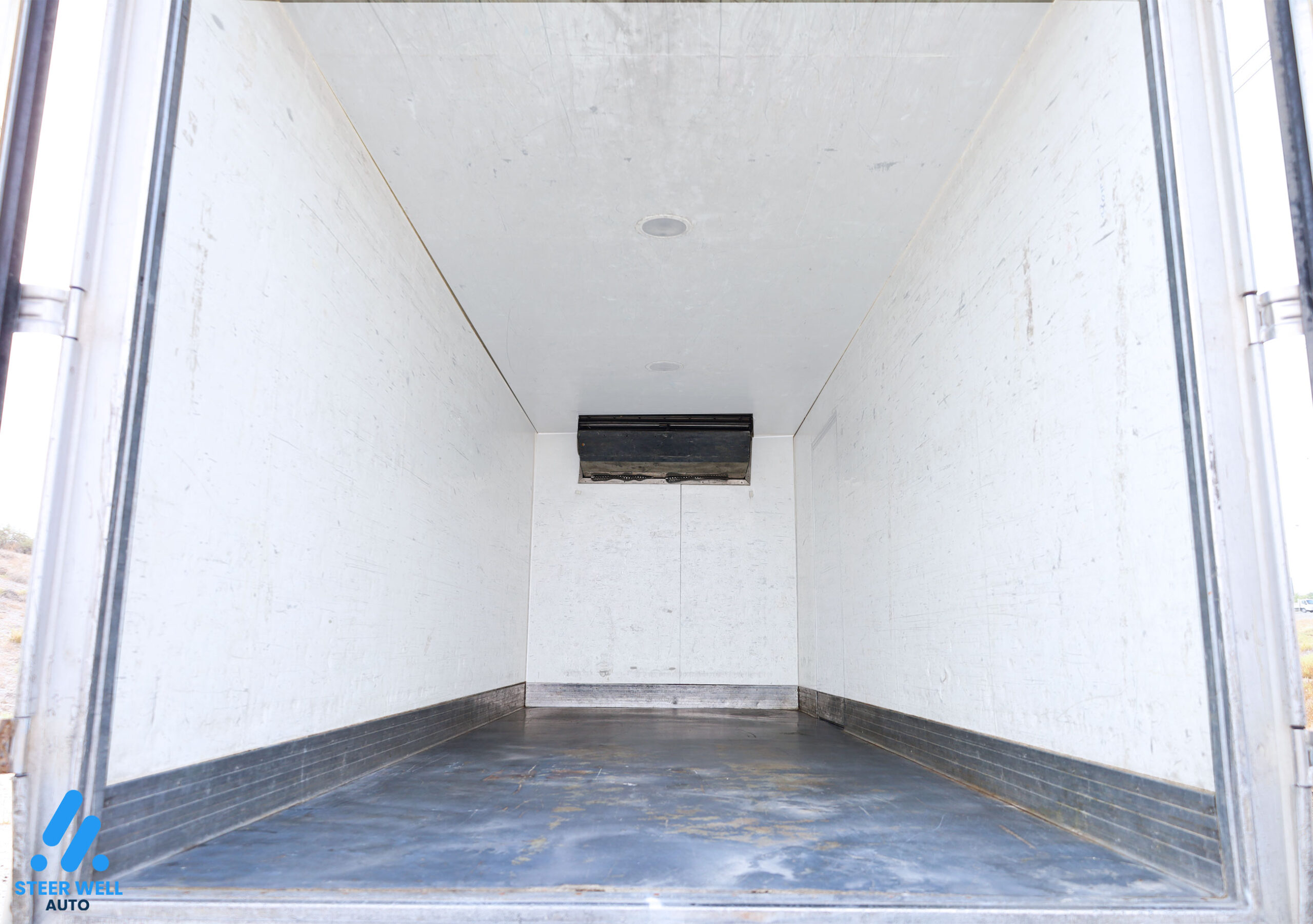 2011 Mitsubishi Canter Freezer Box