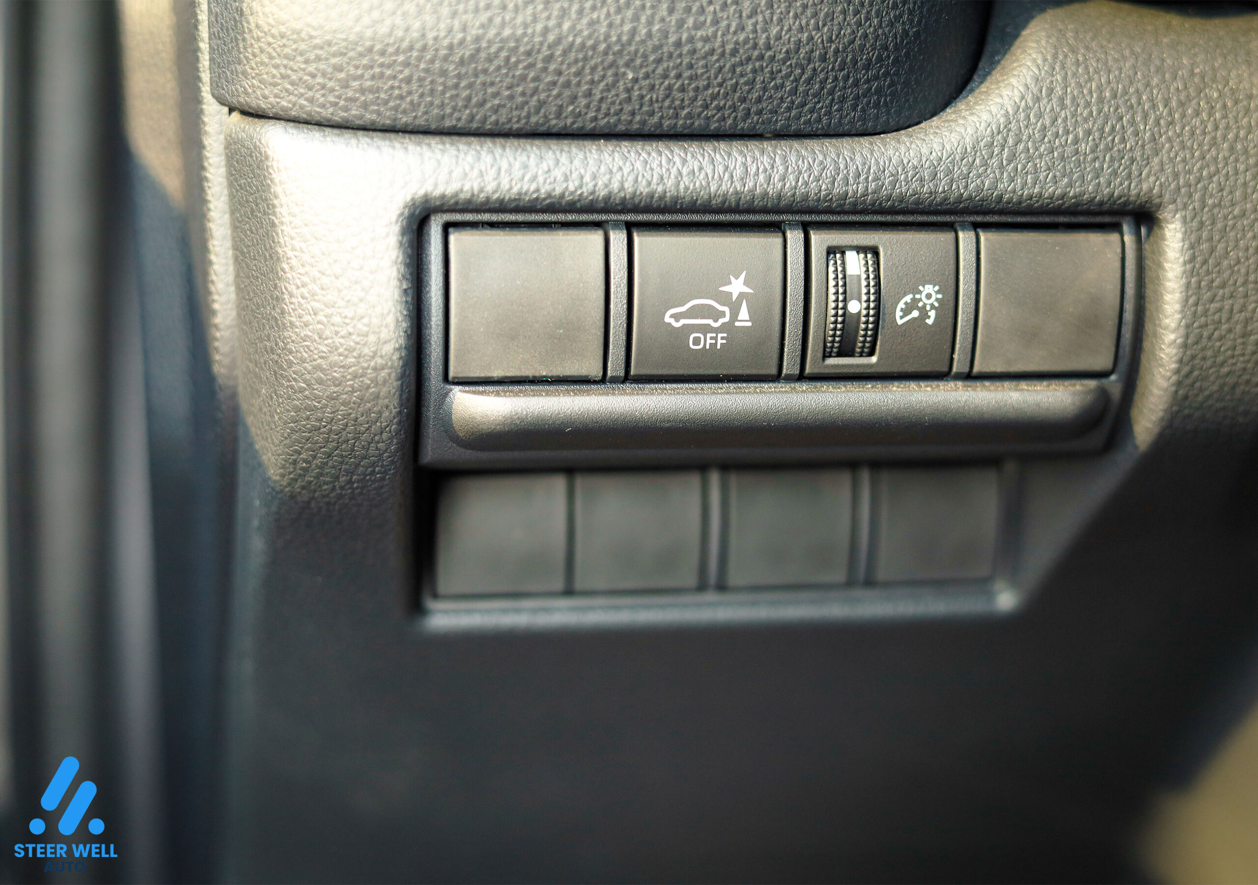 Toyota Land Cruiser Prado 2024 – Silver