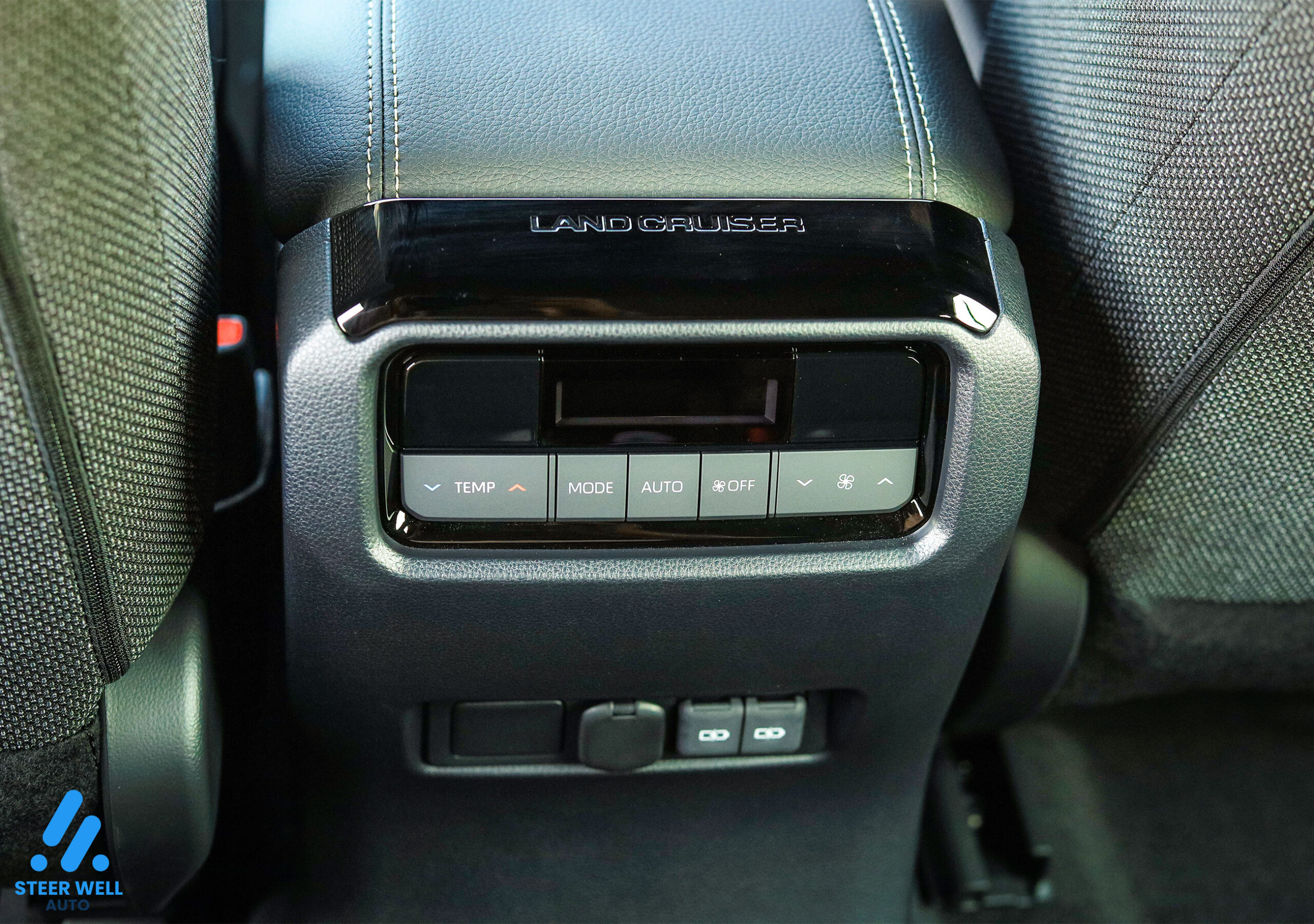 Toyota Land Cruiser Prado 2024 – Silver