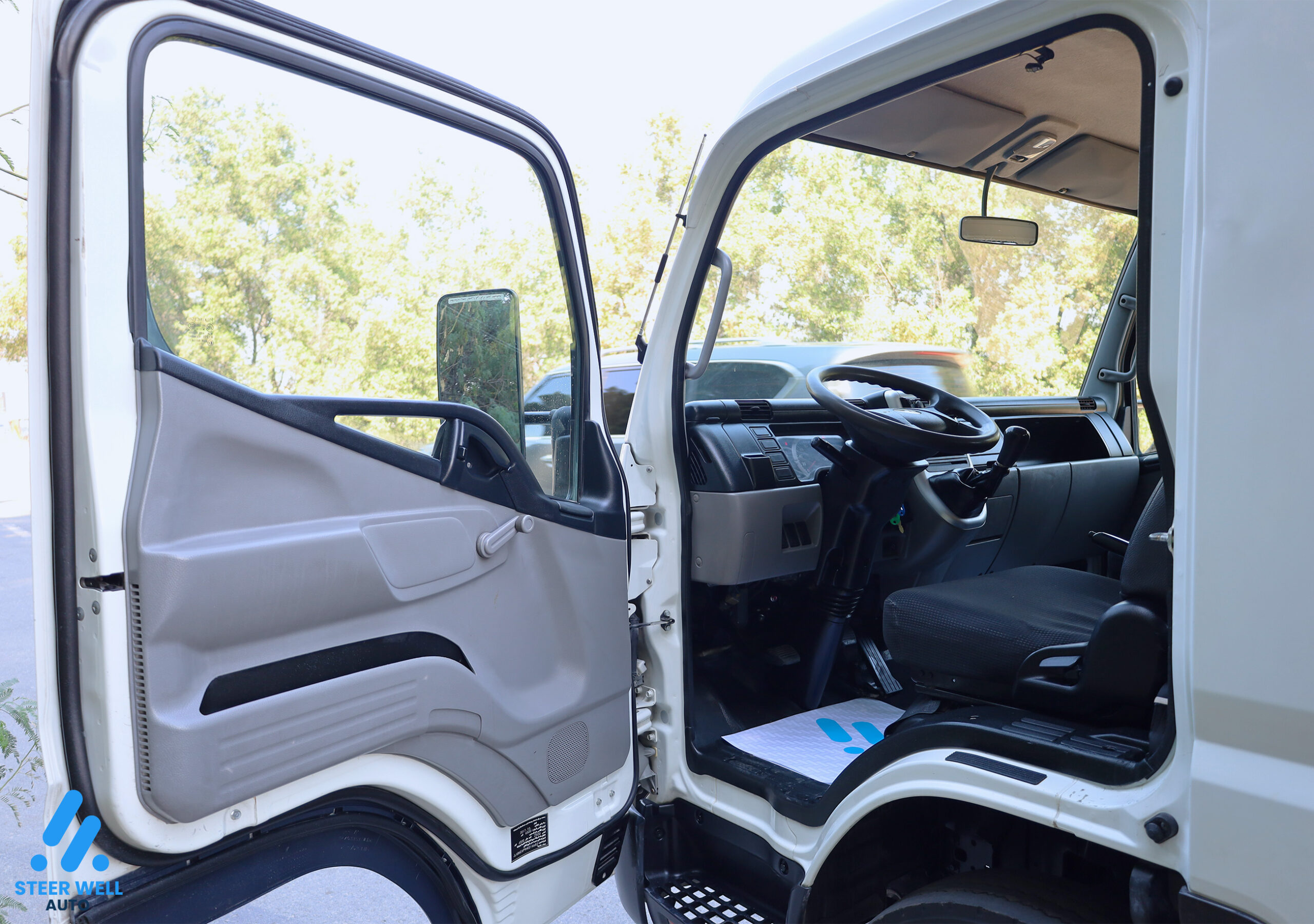 2017 Mitsubishi Canter Dual Cabin Cargo Truck