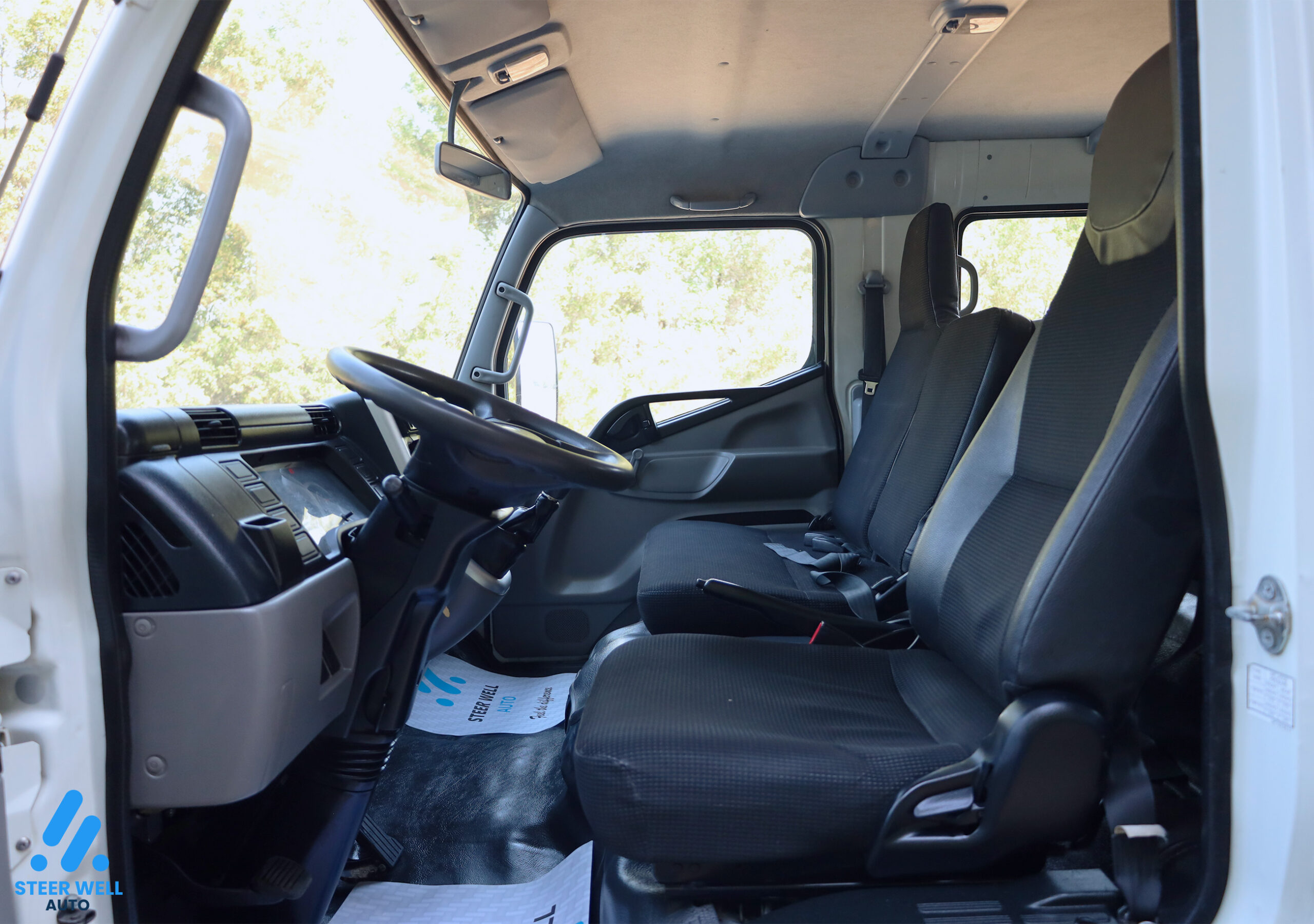 2017 Mitsubishi Canter Dual Cabin Cargo Truck