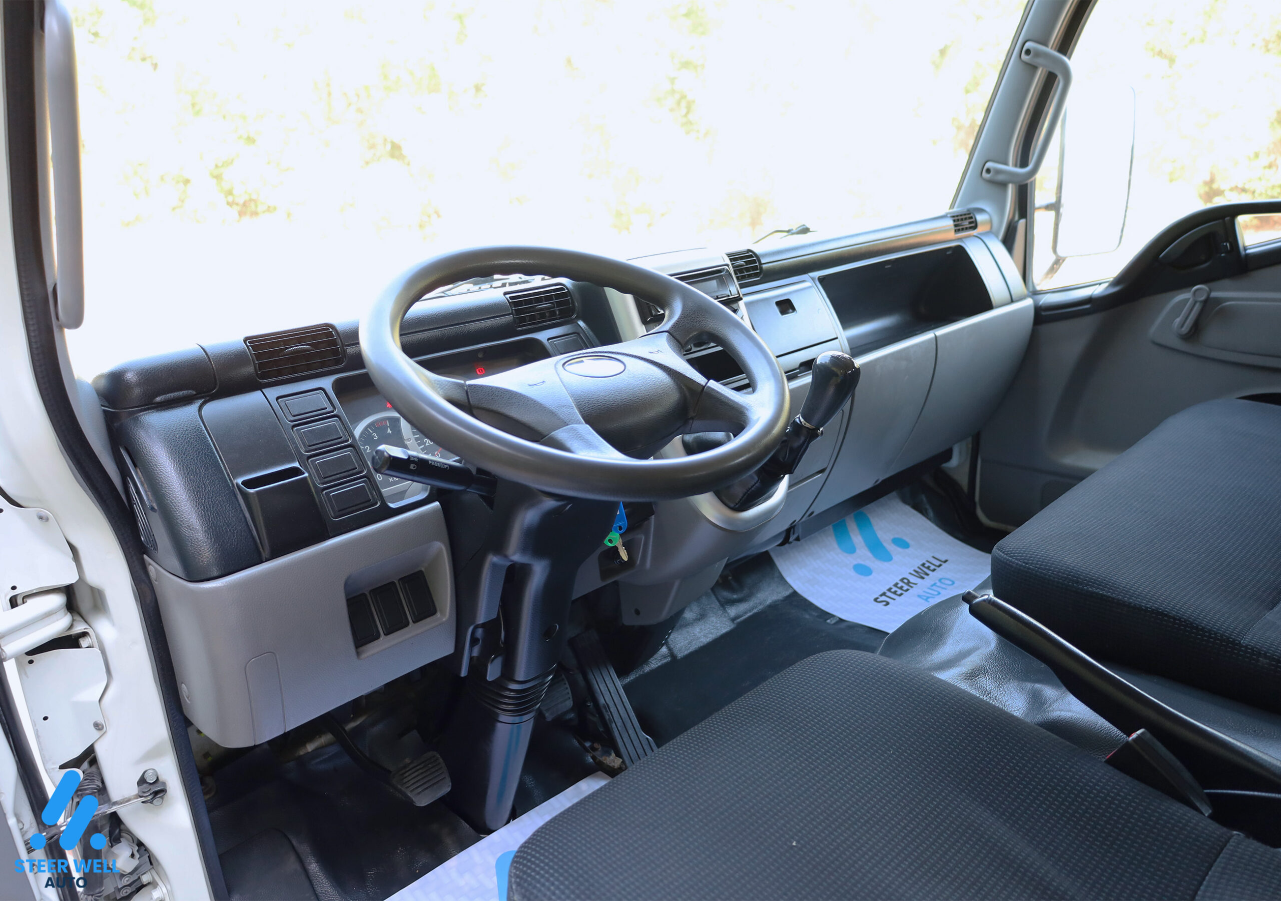 2017 Mitsubishi Canter Dual Cabin Cargo Truck