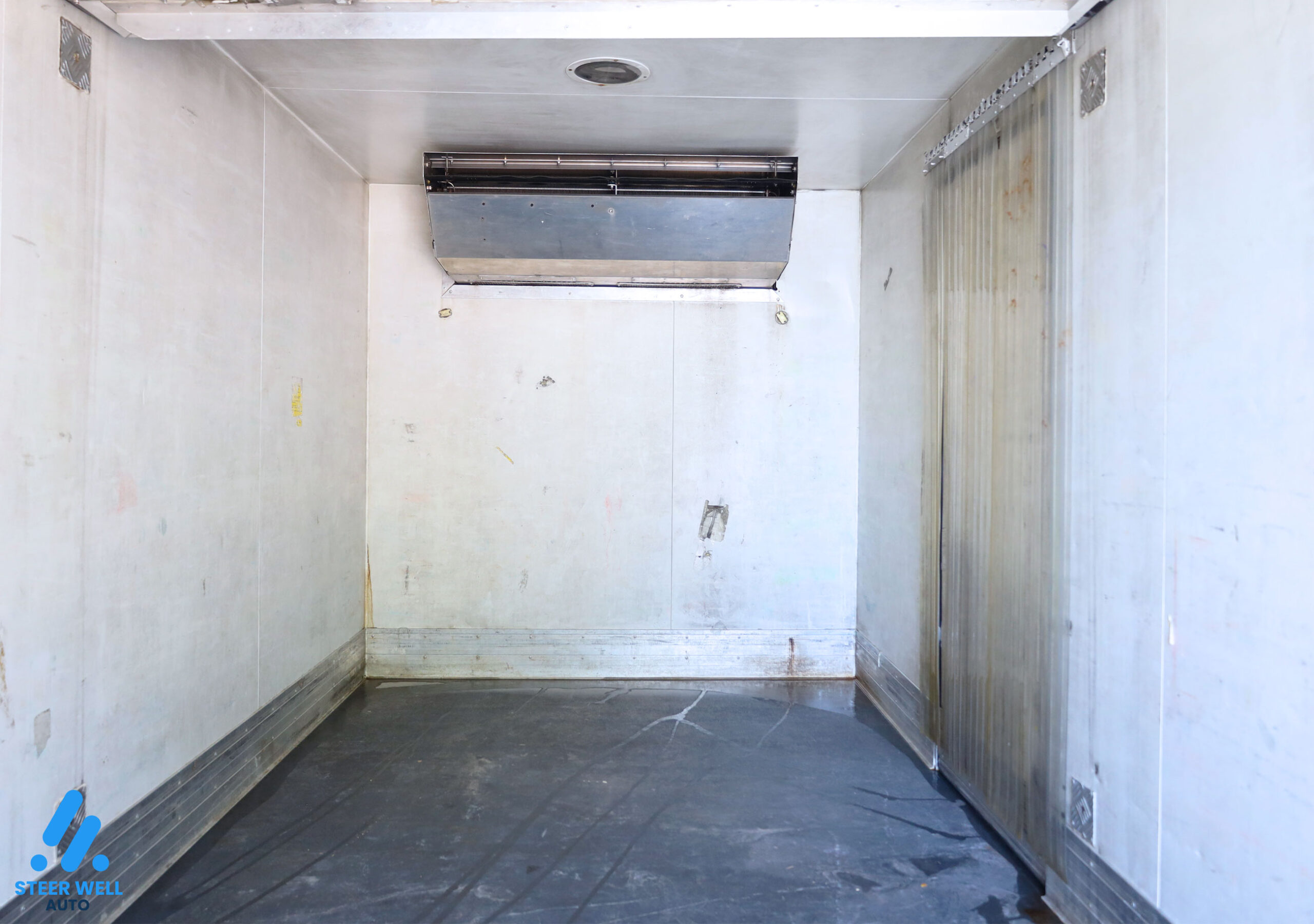 Isuzu NPR Freezer Box for sale In UAE