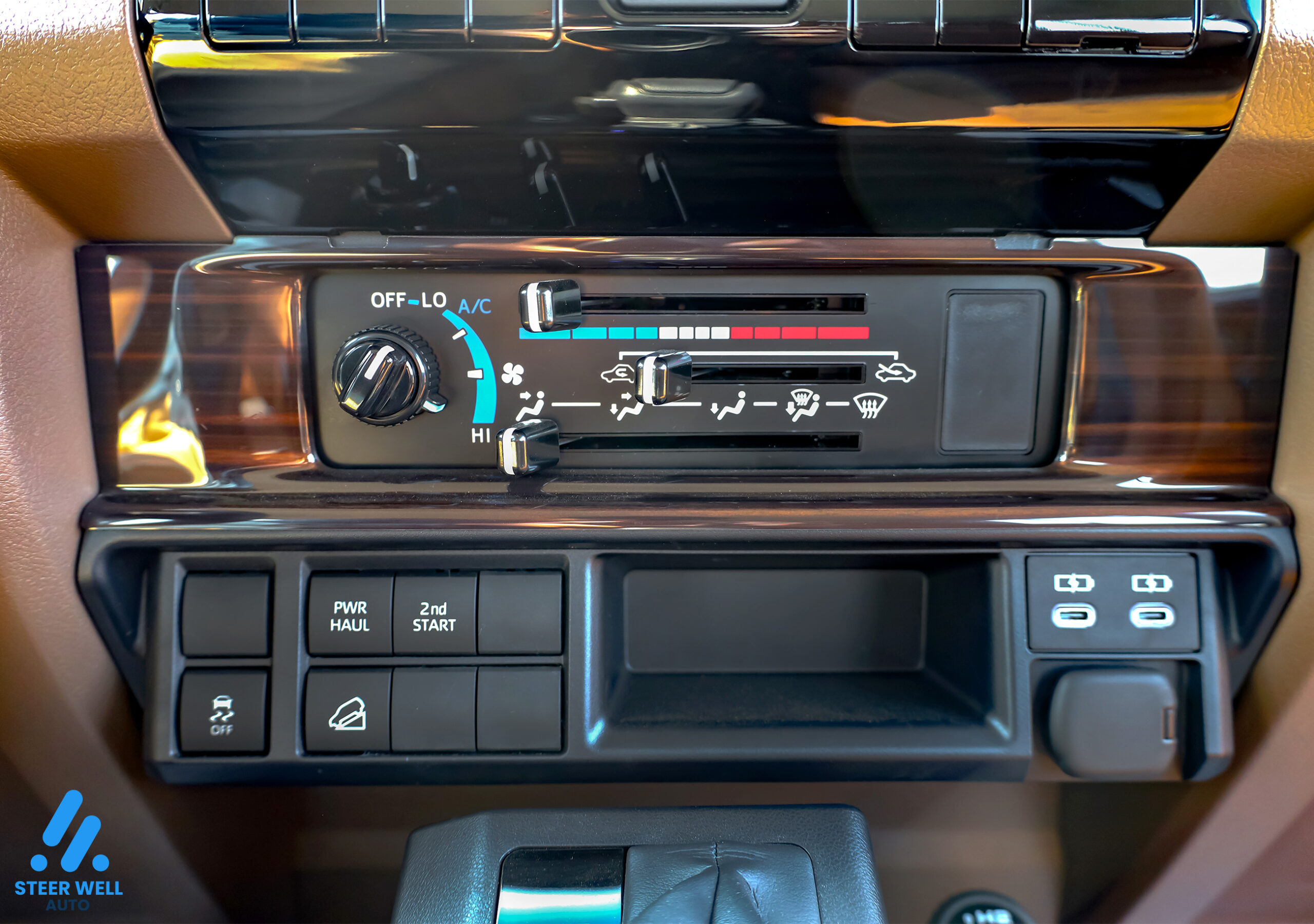 Toyota Land Cruiser 79 LX 2024