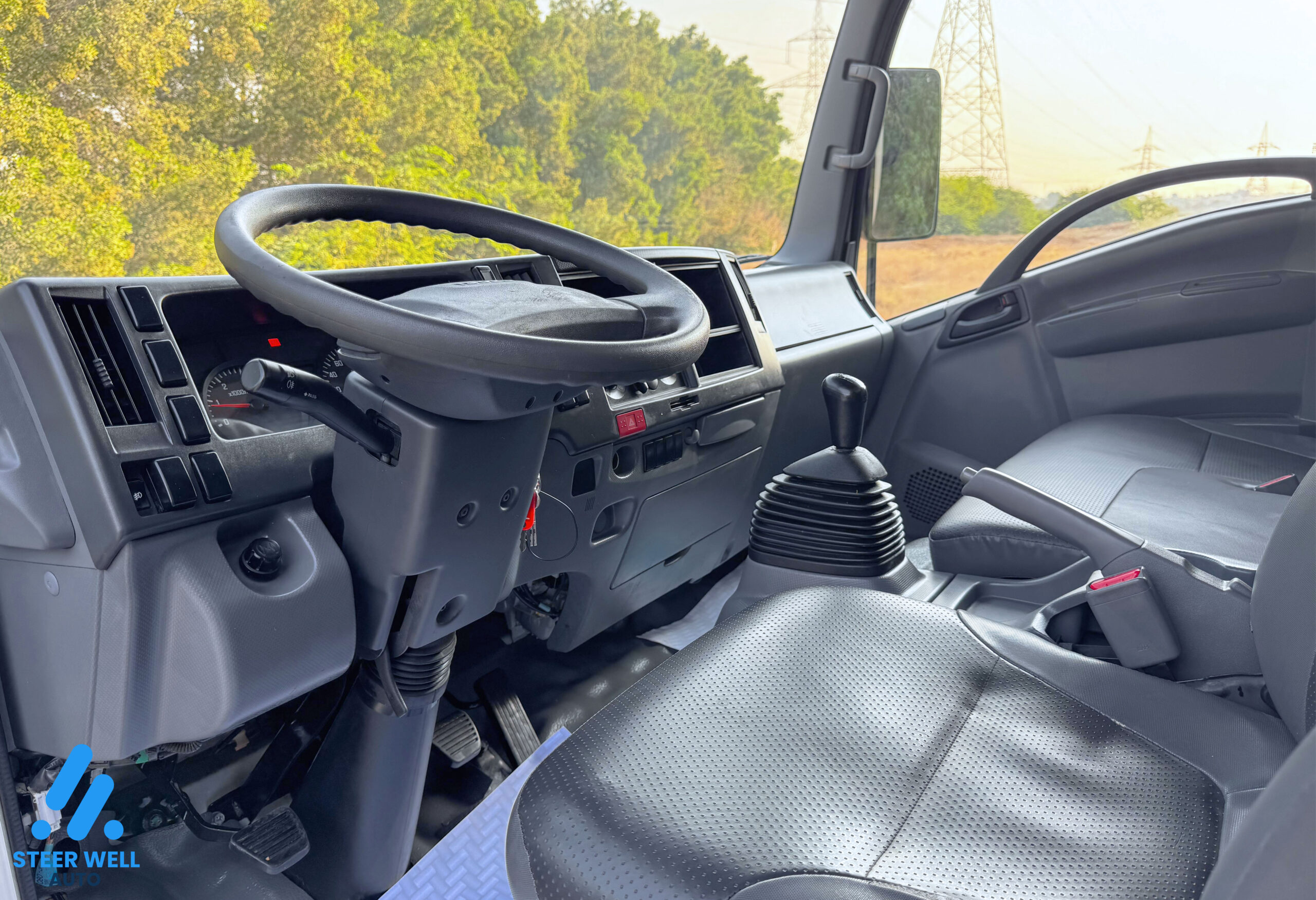 2020 Isuzu NP Insulated Box  – White –