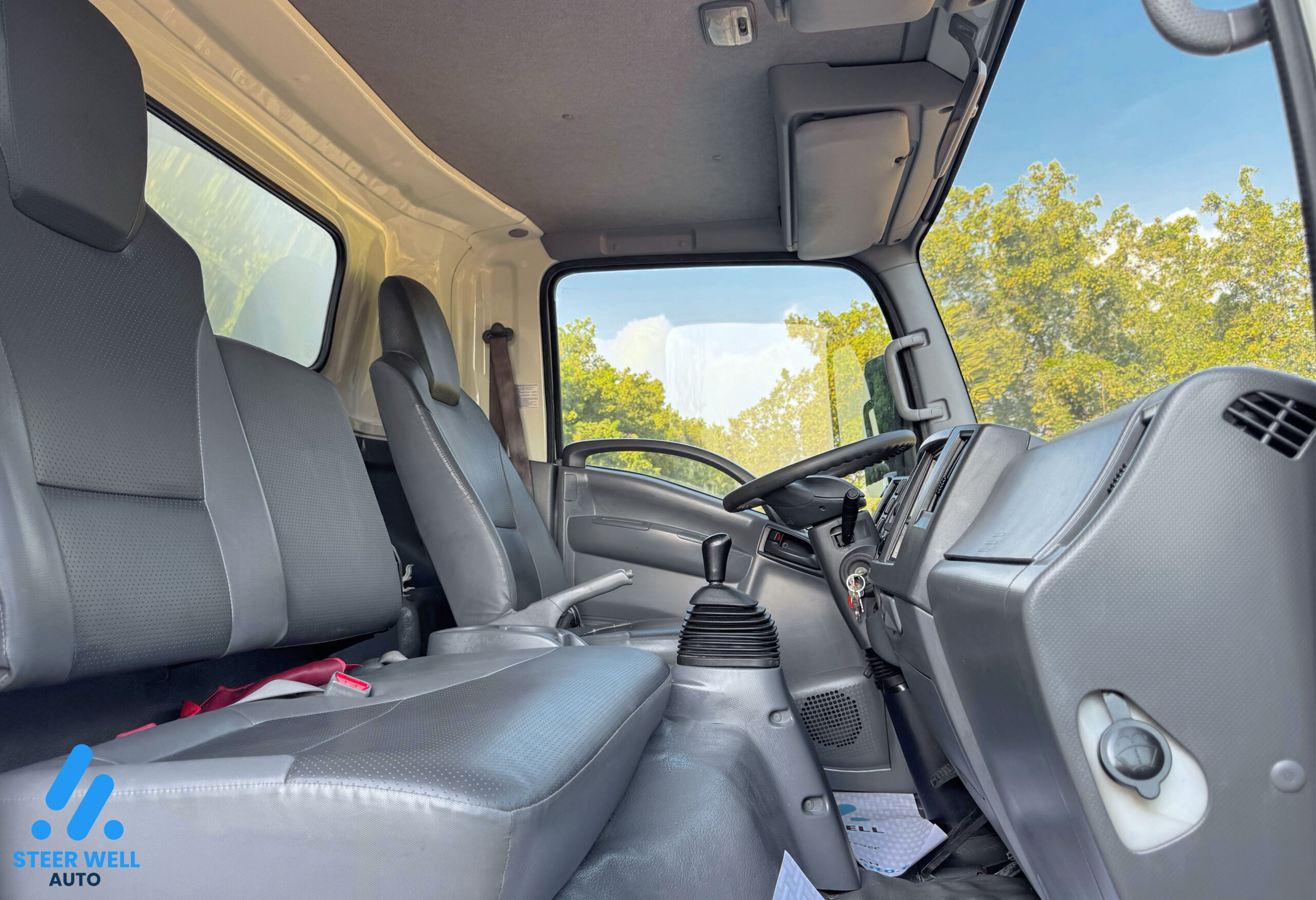 Isuzu NPR Freezer Box for sale In UAE