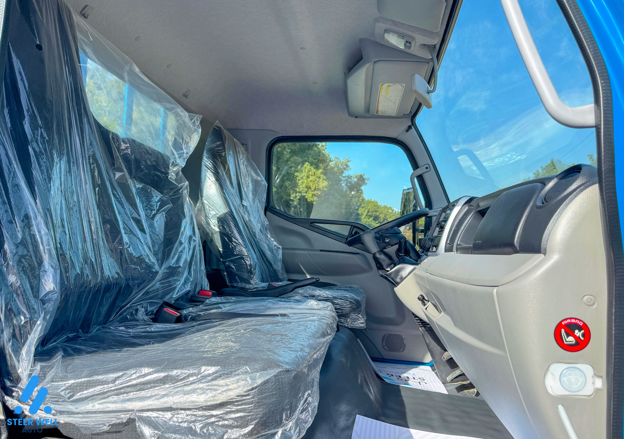 2022 Mitsubishi Canter Euro 5 Short Cargo