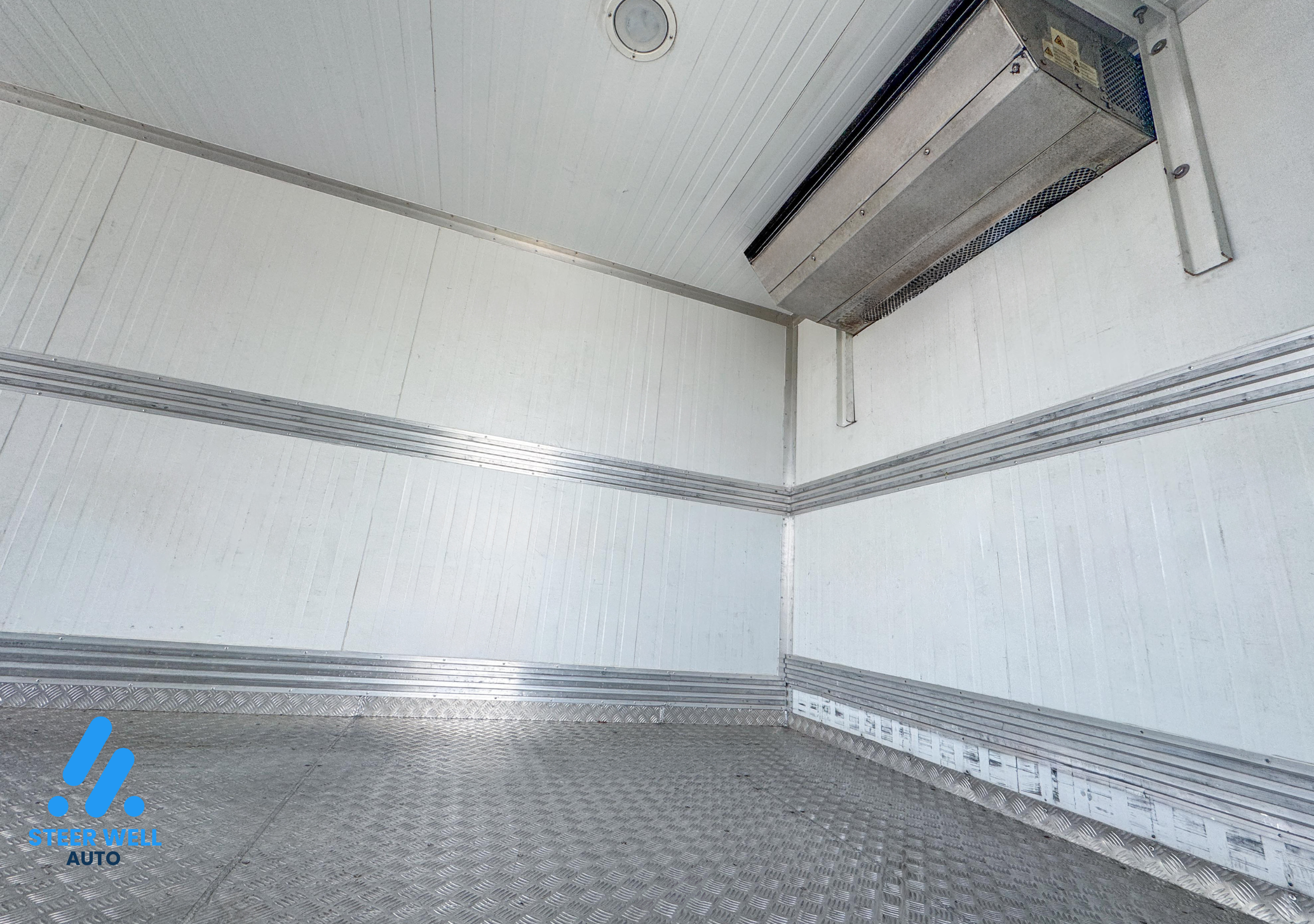 2016 ISUZU Freezer Truck For Sale In UAE