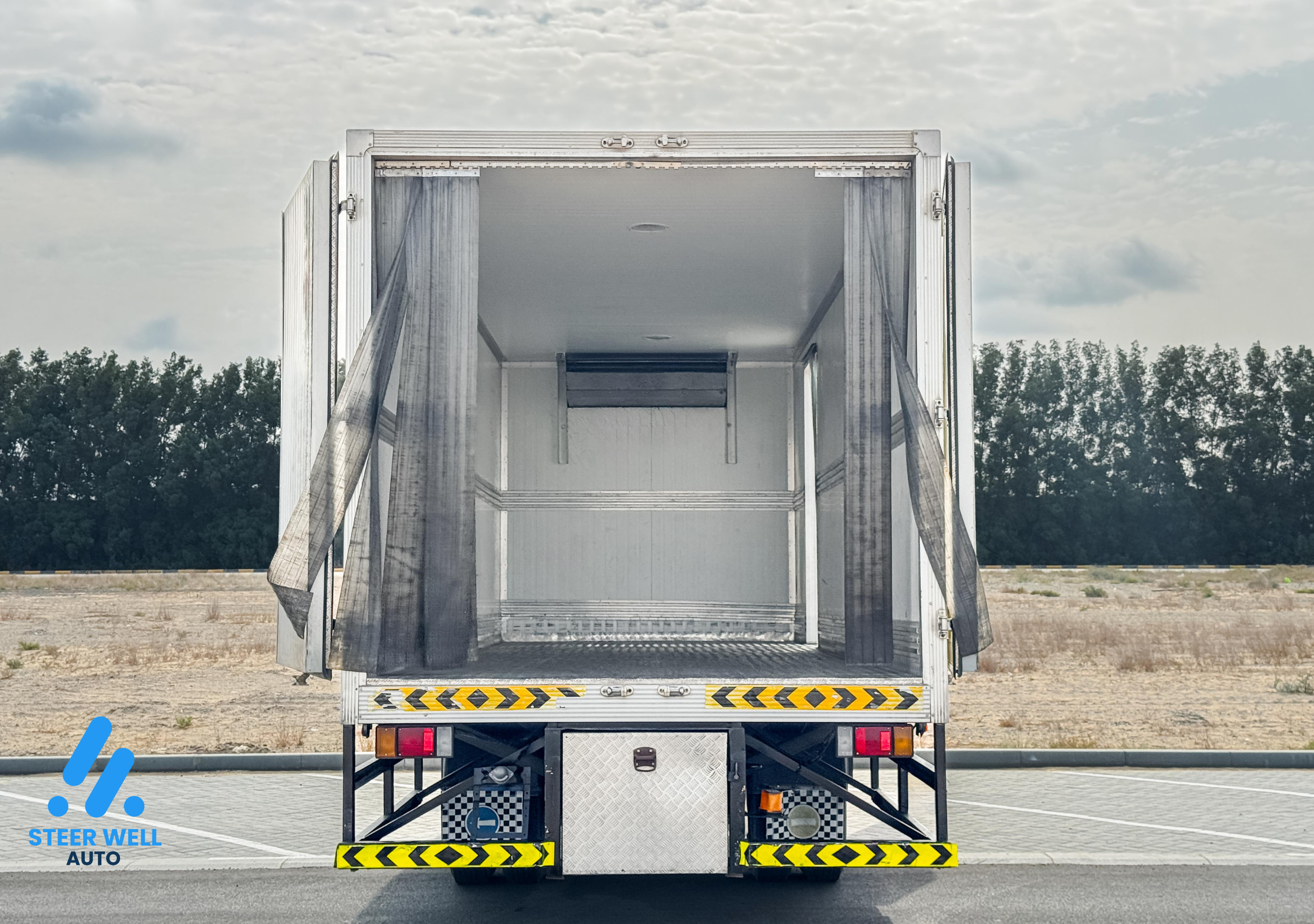 2016 ISUZU Freezer Truck For Sale In UAE