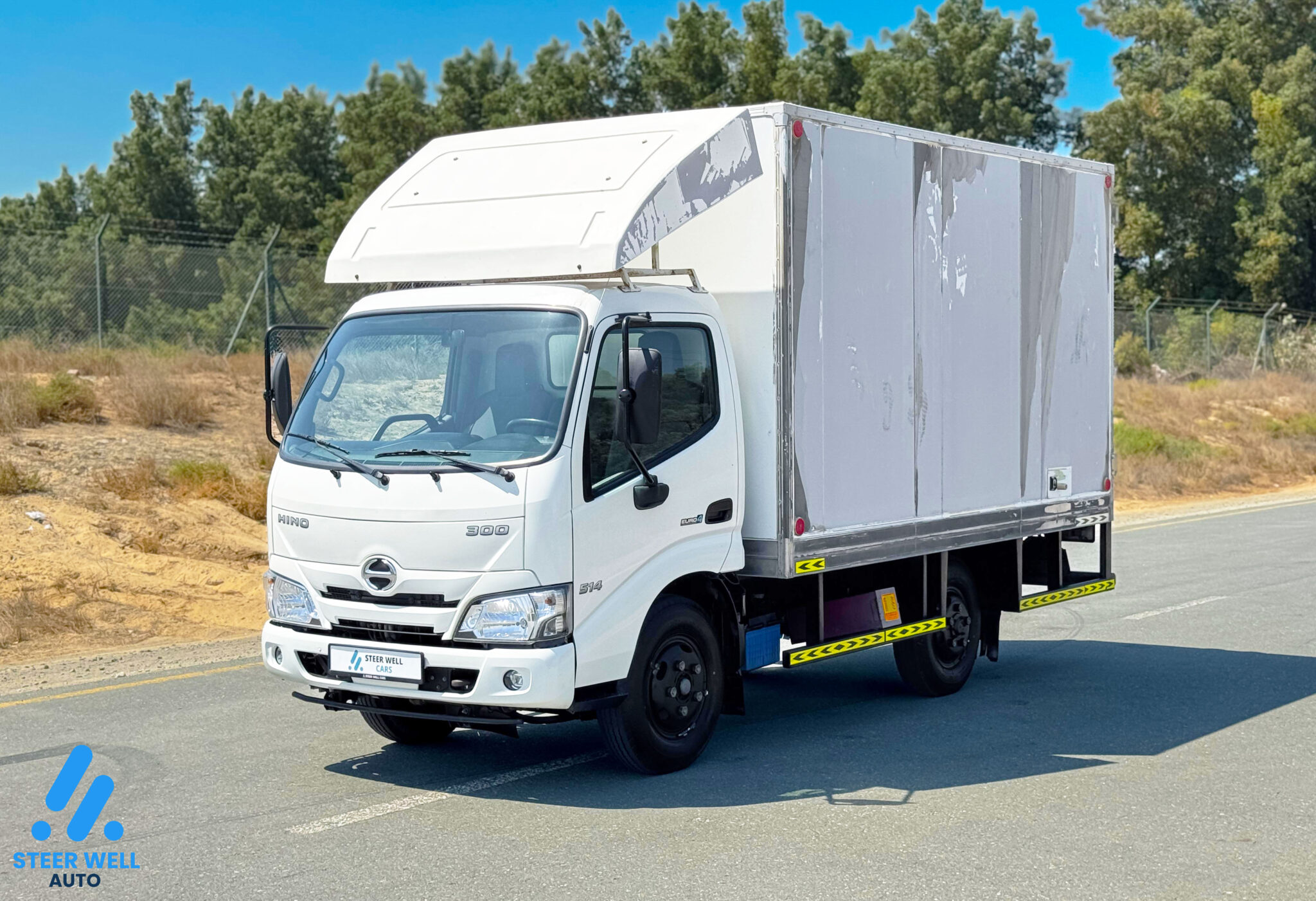 2022 Hino Close Box Pick Up for Sale in UAE