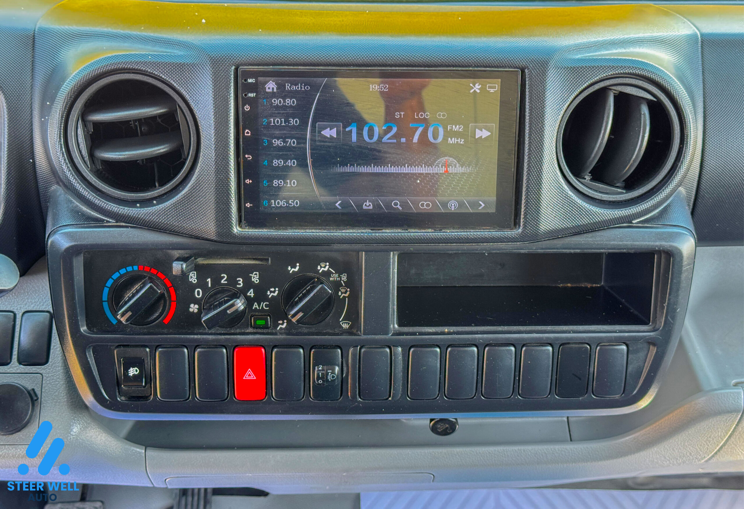 2022 Hino 300 Pick Up with Close Box