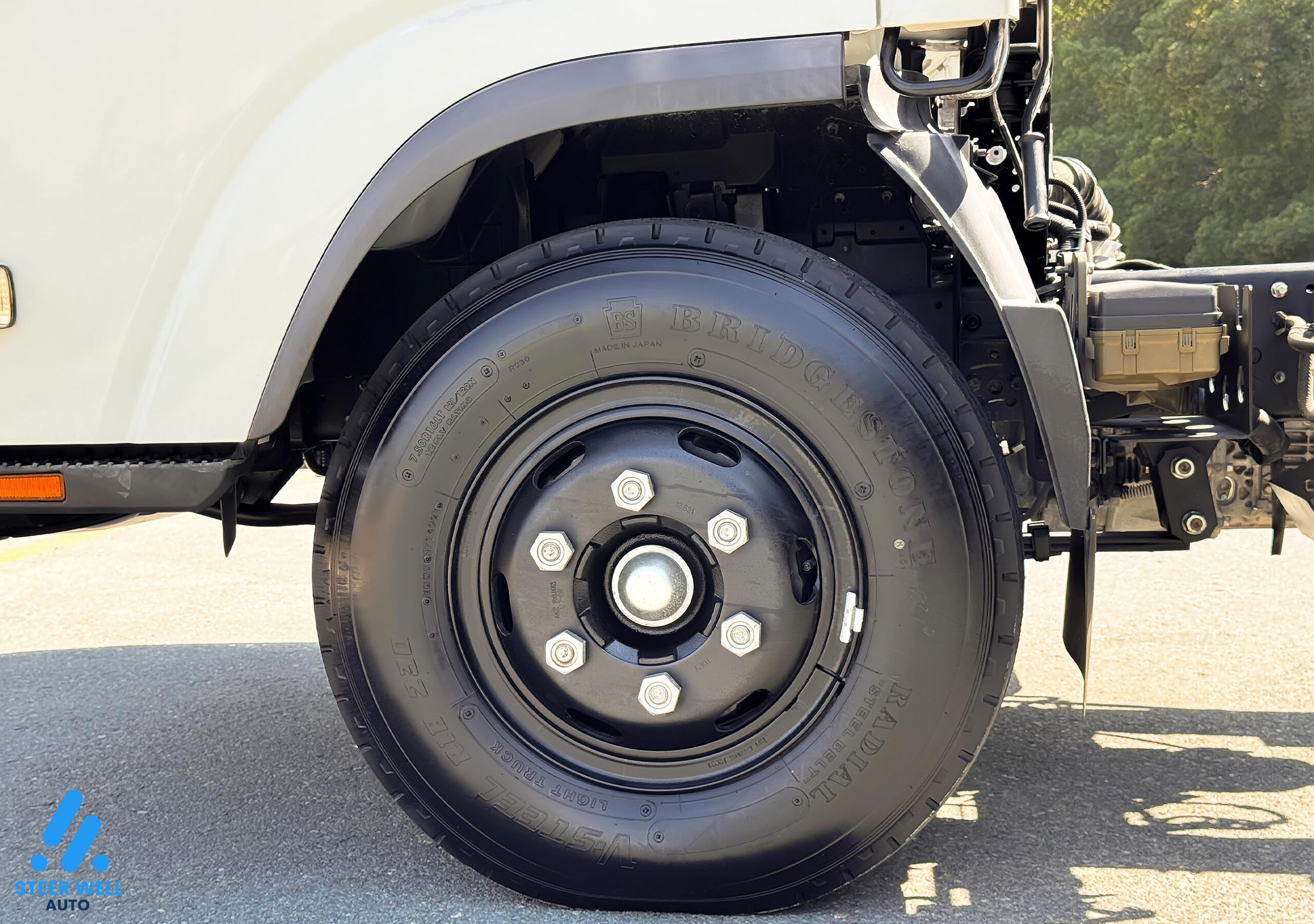 2023 Isuzu NPR Bare Chassis 3.0L – White