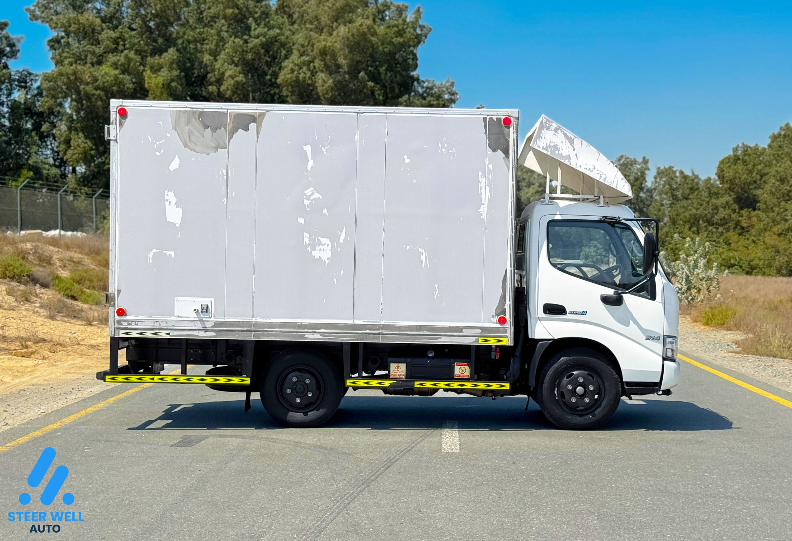 2022 Hino 300 Pick Up with Close Box