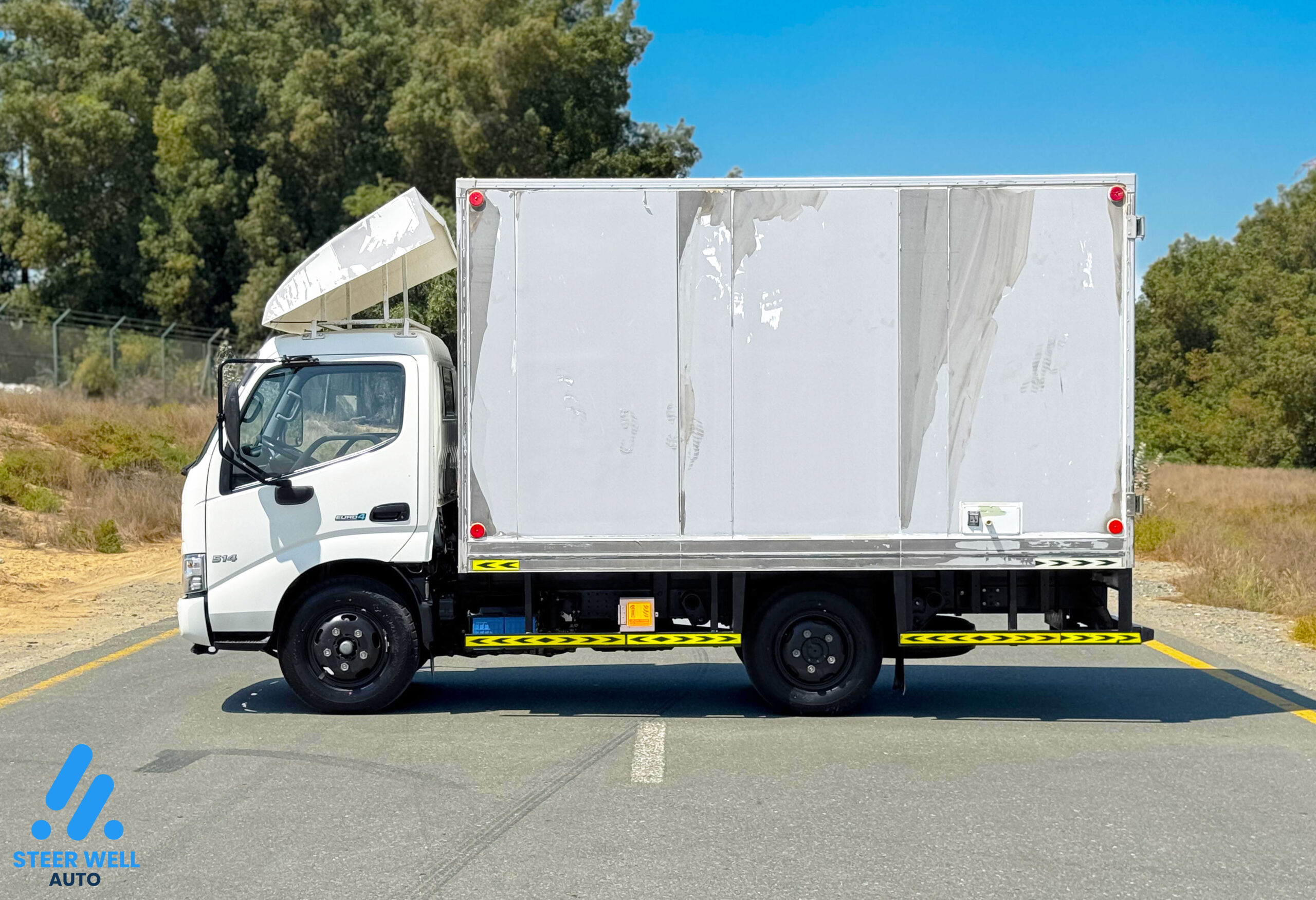 2022 Hino 300 Pick Up with Close Box