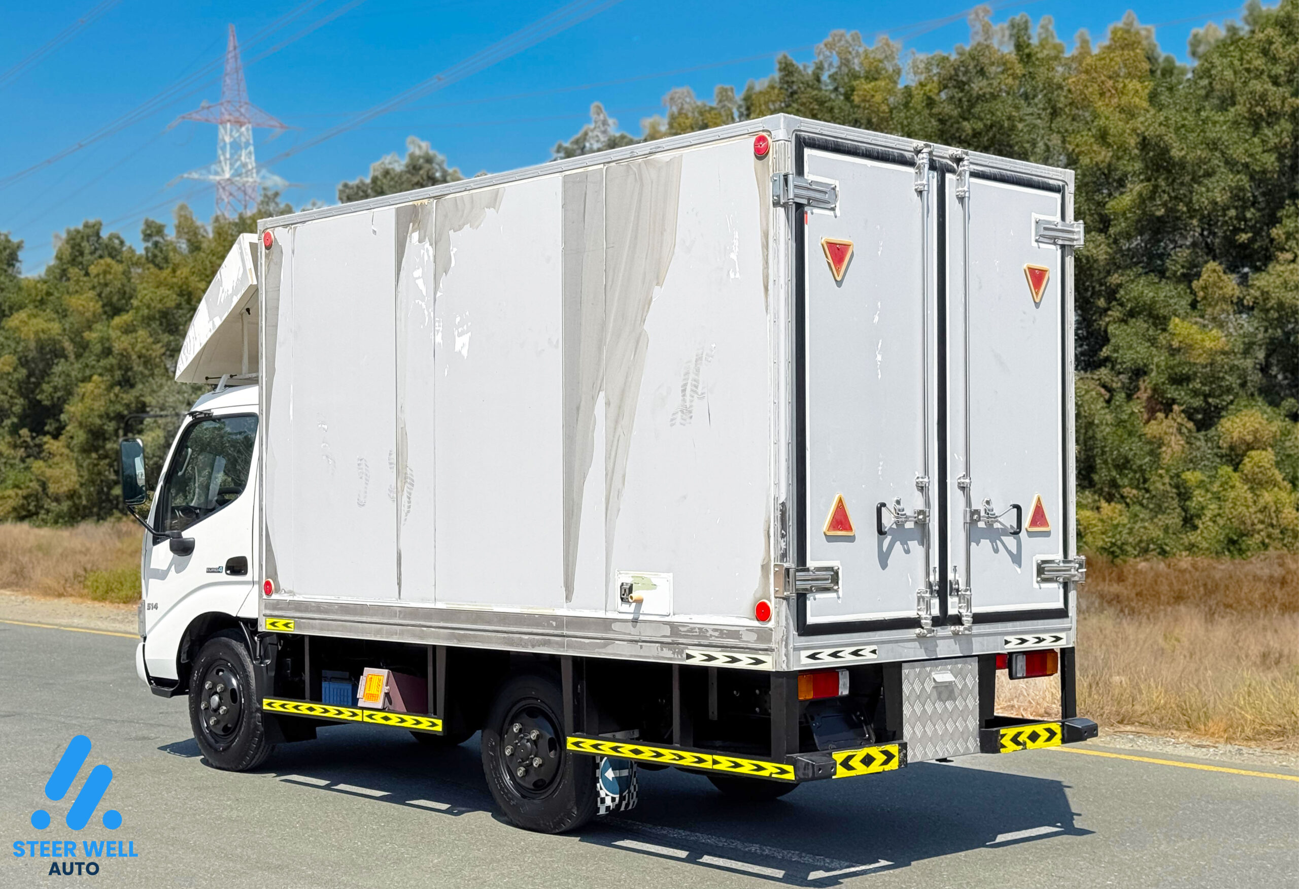 2022 Hino 300 Pick Up with Close Box