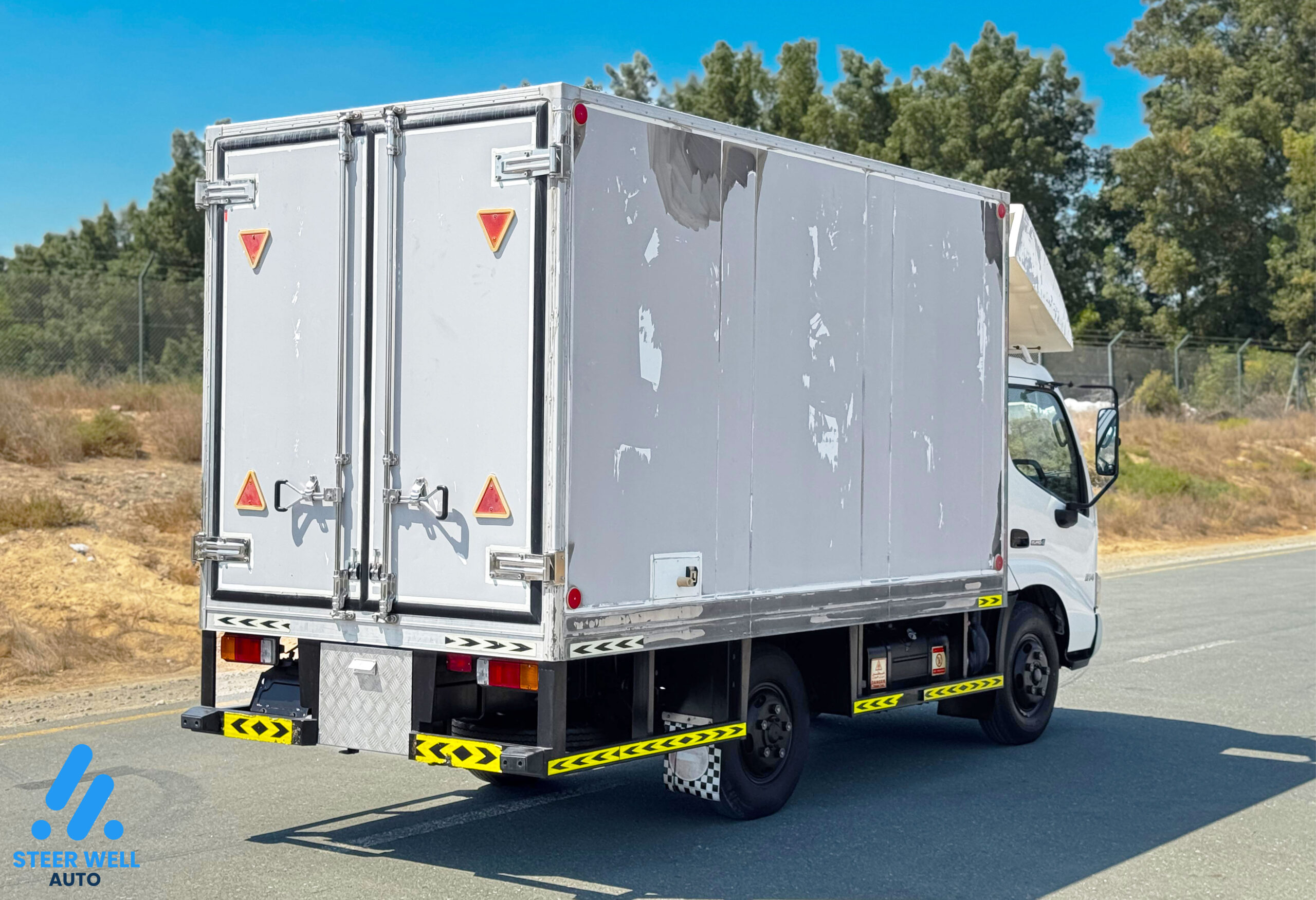 2022 Hino 300 Pick Up with Close Box