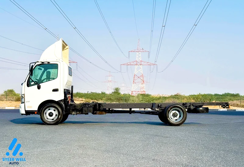 2019 Hino 300 916 Truck, 4.0L RWD Bare Chassis—Diesel
