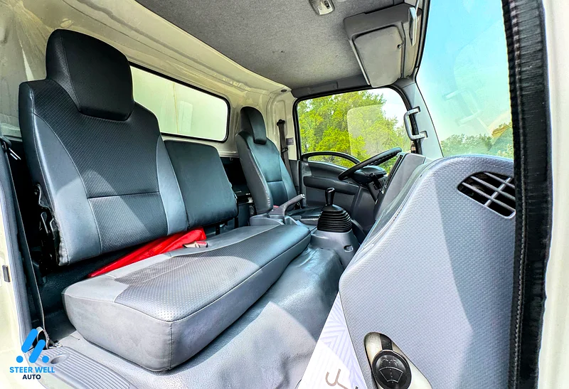 2022 Isuzu NPR 3.0L 4JJ1 RWD Closed Box – White