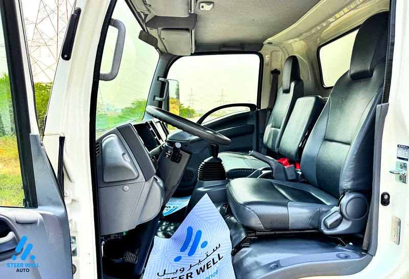 2022 Isuzu NPR 3.0L 4JJ1 RWD Closed Box – White