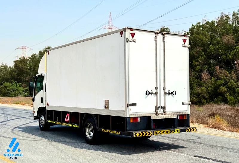 2022 Isuzu NPR 3.0L 4JJ1 RWD Closed Box – White