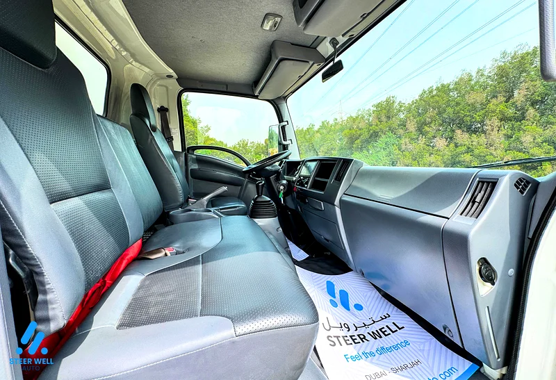 2022 Isuzu NPR 3.0L 4JJ1 RWD Closed Box – White