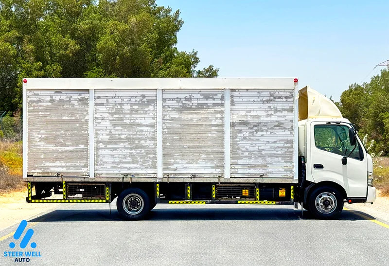 shutter box truck for sale in Dubai