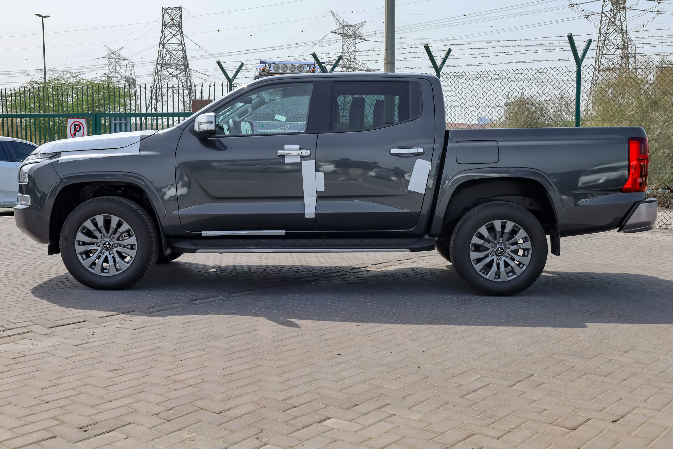2026 Mitsubishi L200 Sportero 2.4L – Black