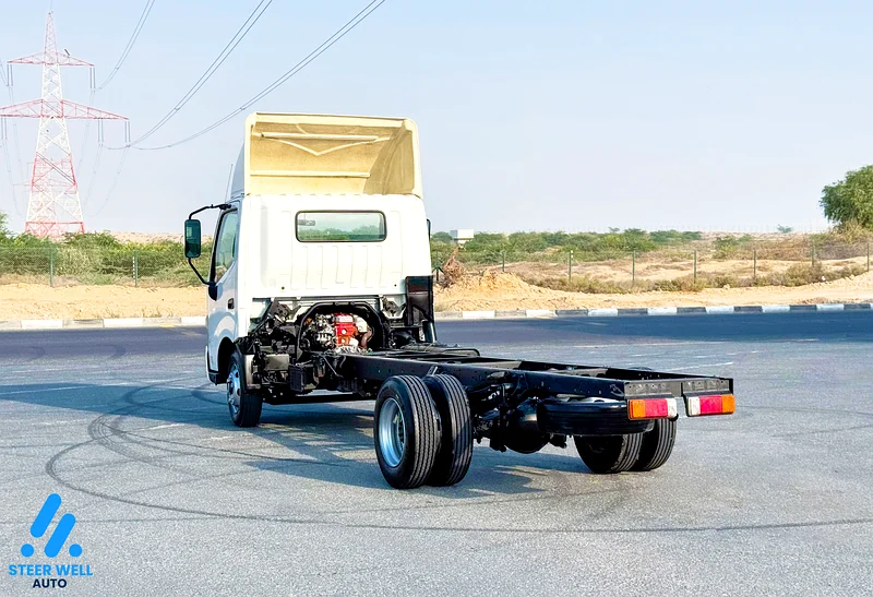 2019 Hino 300 916 Truck, 4.0L RWD Bare Chassis—Diesel