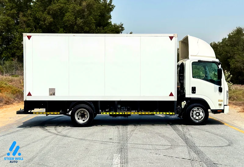 2022 Isuzu NPR 3.0L 4JJ1 RWD Closed Box – White