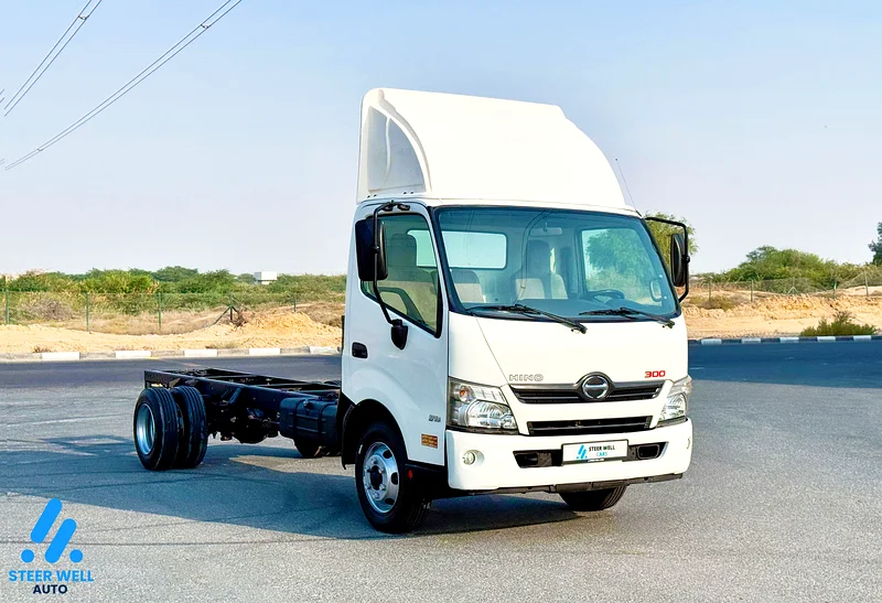 2019 Hino 300 916 Truck, 4.0L RWD Bare Chassis—Diesel