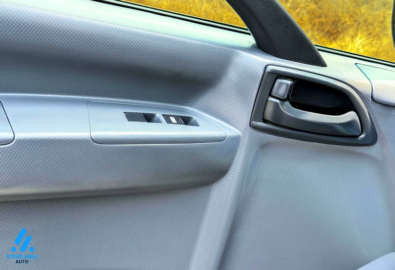 2022 Isuzu NPR 3.0L 4JJ1 RWD Closed Box – White