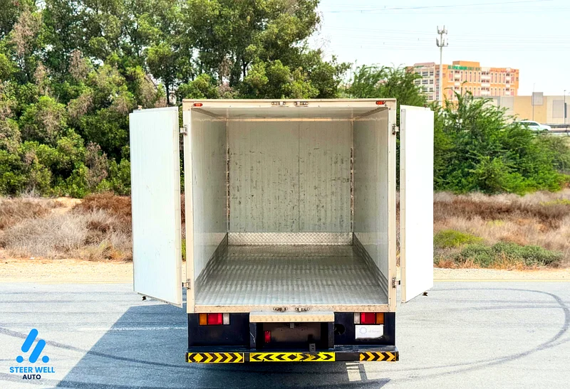 2022 Isuzu NPR 3.0L 4JJ1 RWD Closed Box – White