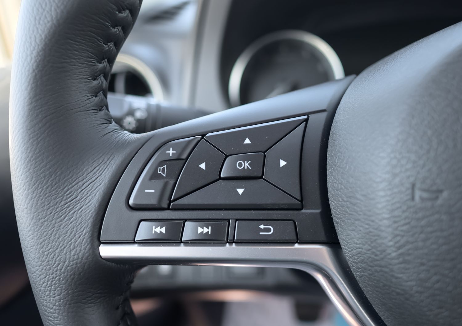 2025 Nissan Navara LE Petrol 2.5L