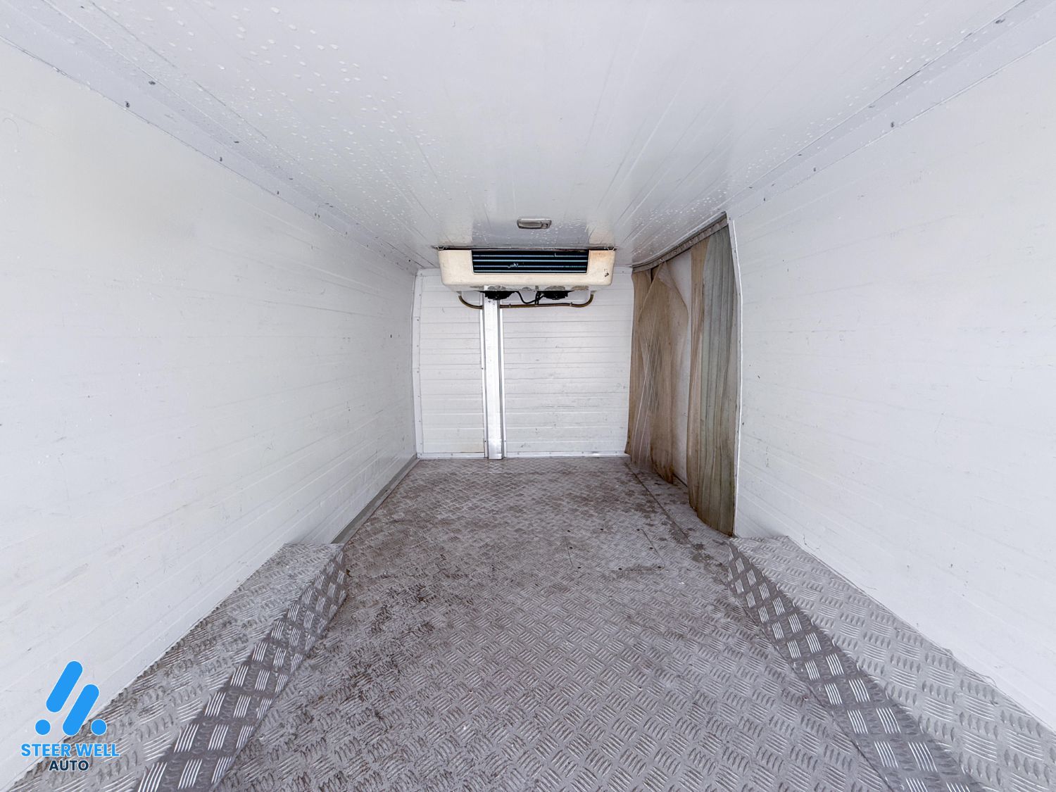 2020 Nissan Urvan Chiller Van GCC