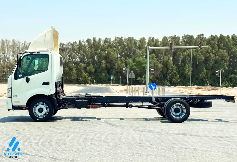 2019 Hino 300 916 Bare Chassis 4L