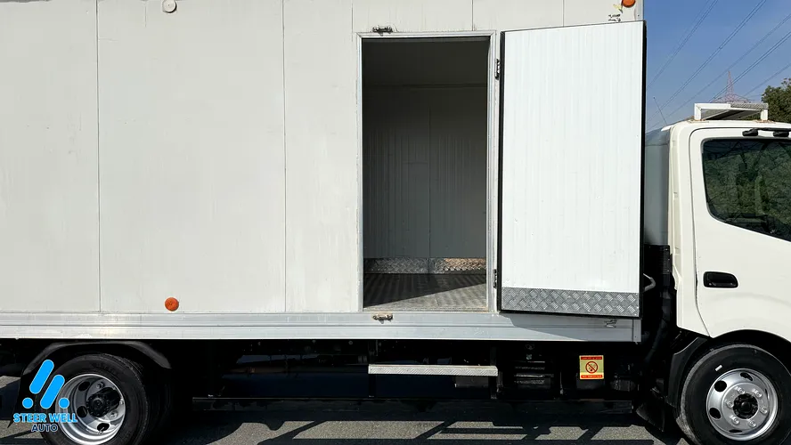 2019 HINO 300 916 Dry Insulated Box