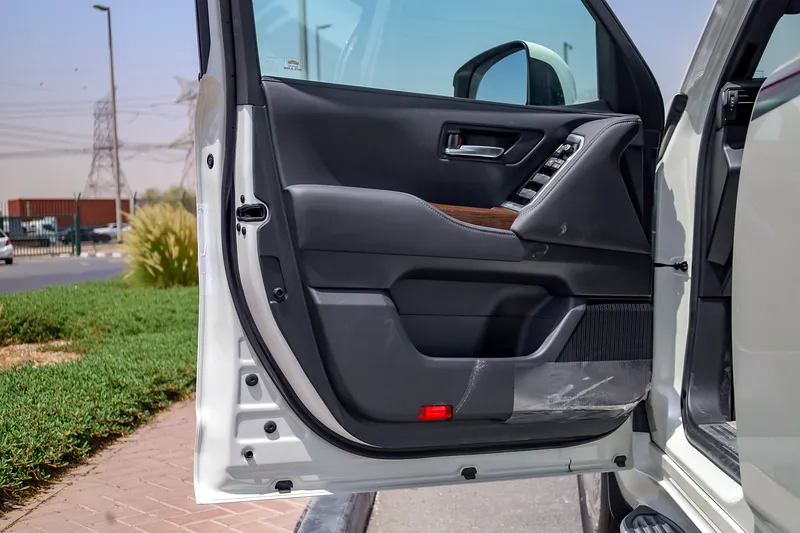 2025 Toyota Land Cruiser GXR